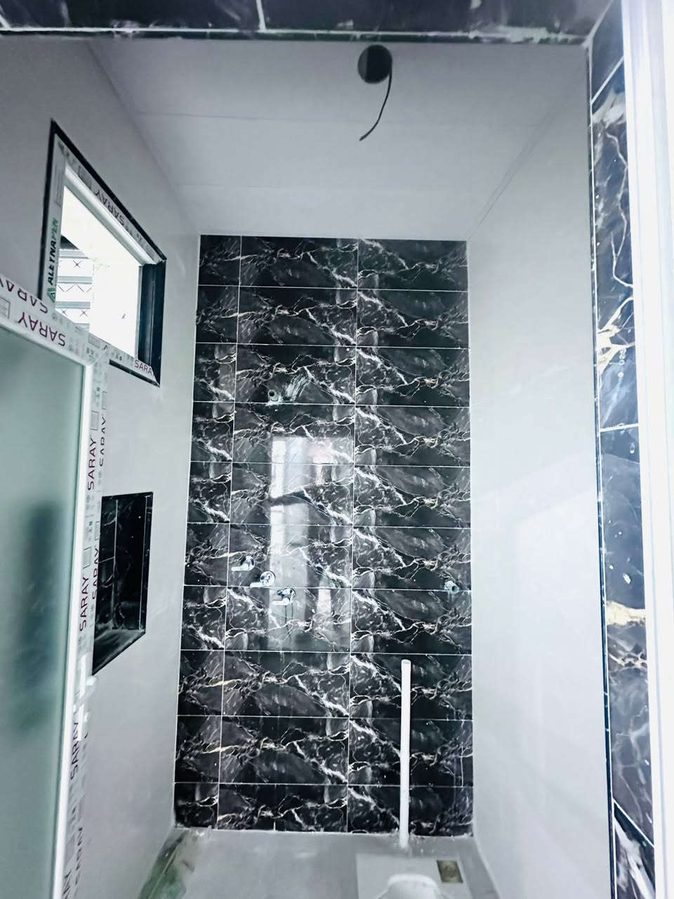 🏠بيت للبيع طابقين 
🏚️ديوانية / حي الامين مدخل (شارع التنانير)🏠
مجاور  مدرسة الصادق الامين 

ملاحضة / يوجد في التعليقات فيديو كامل يوضح  محتويات البيت بالكامل 

✅كونكريت مسلح 
 
❇️زراعي سند ٢٥ [مرقم جاهز للتطويب]

✅المساحة : 100متر 
❇️الواجهة ٦.٥ متر
❇️النزال : ١٥.٥٠ متر 

♻️محتويات الدار 

🏚️الطابق الاول 

 🔆 غرفة نوم
🔅استقبال 
🔅صالة 
🔅مطبخ 
🔅حمام
🔅صحيات داخلية وخارجية 

🏚️الطابق الثاني 
 

🔆 غرفة نوم
🔅صالة 
🔅مطبخ 
🔅حمام
🔅صحيات داخلية غربية

ملاحضات ع البيت 

✅كونكريت مسلح و صب مركزي c 350 
✅ كهرباء بوري البيت بالكامل/ وايرات الفنار السعودي 
✅تأسيس ماء وكهرباء انابيب سمارت المصري الاصلي
✅شبكة تقطير سبالت للبيت بالكامل 
✅شبكة كاميرات للبيت بالكامل اربع جهات 

✅خدمات كاملة ( تبليط ، مجاري ، ماء ، كهرباء ، ارصفة مقرنصة بالباب +مدارس) كما موضح بالصور 

او الاتصال واتساب او عن على الارقام التالية 
***********
