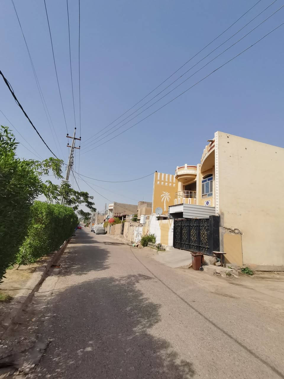 عرض دار للبيع في الرمادي التاميم ٣٠ تموز الاولى 
 قرب سنتر دعاء  👇👇 الشارع السايدين  امام الحديقه

⭕️ مساحة 200 م. طابقين بناء طابوق

يتكون من.طابقين 
الطابق الاول كاشي
كراج 5*3
 استقبال7*4
 وهول 4*4
ومطبخ6*4
 وغرفة نوم6*4
صالة 6*3
 وصحيـات 2*2
الطابق الثاني  سيراميك
صالة 
غرفة نوم6*4
غرفة نوم 5*4
مخزن3*2
السعر. /250 مليون

للأستفسار  ***********
