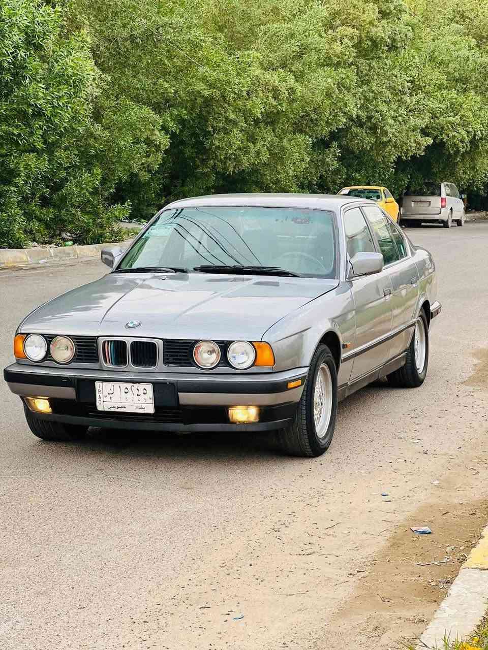 السلام عليكم بي ام ٥٣٥ مفتوح وارد ياباني موديل ٩٢ رقم بغداد تحويل ثاني يوم كيرمحرك صدر امامي خلفي كلة جديد ويل خليه تخم تاير جديد كشنات كهرباىي سيارة مكفولة من ضربة وخياس وكهربائيات كلة شغال مشروع وطني وبعد احله من الصور سنتر لوك شغال جديدة السيارة مصبوغة جديد ٥٥ وبيها مجال مكاني بغداد ***********
