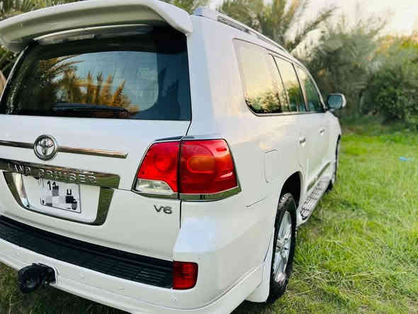 لاندكروز 2013( بريم ) اصلي  رقم بغداد  الدولي الجديد
بسمي    GX.R
مكفوله كفاله عامه
محرك 6 سلندر ماشية 165 ألف كم
سياره فول مواصفات 1/1                   
المواصفات
فتحه
طفايه
مري شفط
مري قلاب
كامره خلفية
حساسات
بلوتوث
ثلاجة
ايكو
لد نهاري
تحكم استيرن
كشن  السياق كهربائي  3 حركات 
تشغيل عن بعد 
تقفيل جام
اشاير ترحيب 
بصمات ابواب 
8 ايرباكات
ثلاث قطع تبريد
دوسات ليزريه 
زراكات لايت  
للسعر ٣٧٥ ورقة وبيها مجال )  
جداد كير ومحرك كفالة 
 ملاحضة / الشراي يجي يشوف السيارة ويقتنع وعيوني اله والي ما عاجبته يترك كلمة طيبة واني الممنون وتحياتي للجميع الاخوة
للاستفسار على الرقم
***********
