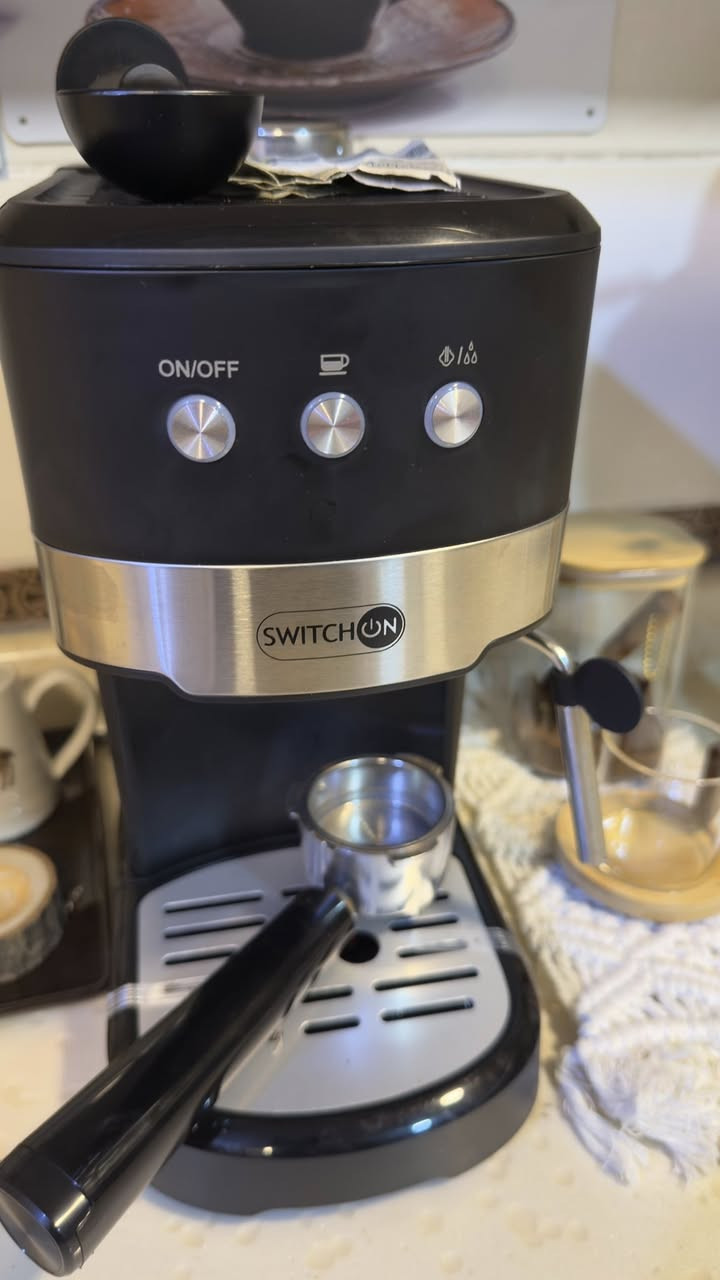 آلة إسبريسو Switch On مع نظام فلتر محمول.
ضغط 15 بار.

 1.2 لتر.

 الطاقة  1100 واط.


**إذا كنت صاحب هذا الإعلان وتريد حذفه لأي سبب، رجاءا أرسل رسالة إلى الدعم الفني**