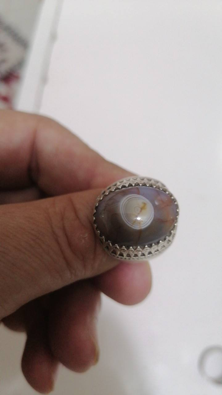 للبيع فضه َمع حجر اصلي سليماني وحجر صيني قديم كلش عقيق منقوش قديم السعر 100 الف بدون توصيل المكان كربلاء او الاتصال ***********
