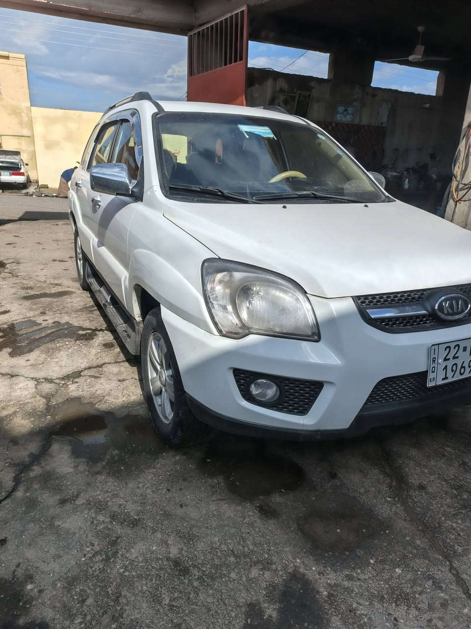 سبورتج 2010 داخل لونين فول سلايات حساسات كامرا طخم تاير جديد سيارة جديدة بيها ملاحظات بصيطه رقم اربيل السيارة بسمي سنويه جديدة هزة جديدة السعر 120،،، ***********/////***********
