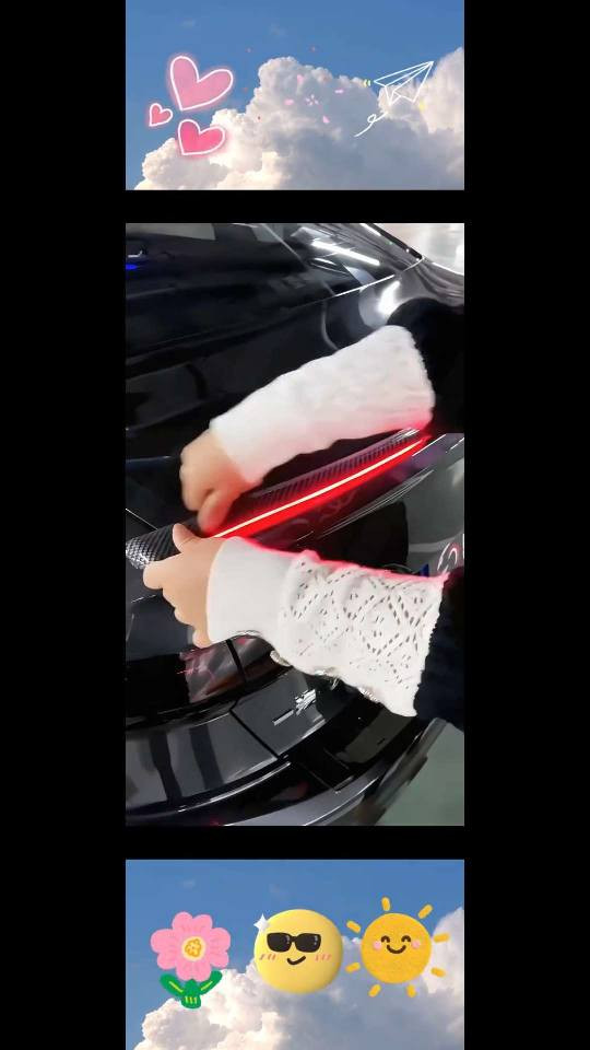 الاستخدامات

يُستخدم كسبويلر خلفي مضيء يمنح السيارة مظهرًا رياضيًا جذابًا

يعمل كضوء فرامل إضافي لتعزيز السلامة والرؤية للسائقين خلفك

مناسب للتركيب على الحافة الخلفية لصندوق السيارة أو أعلى الزجاج الخلفي

مثالي للسيارات الصغيرة، السيدان، والـSUV بفضل تصميمه المرن القابل للثني

المميزات

إضاءة LED قوية ومتناسقة تزيد من جمالية السيارة وتحسن الرؤية الليلة

تصميم مرن وداعم للثني ليتناسب مع انحناءات أي سيارة

خامة كربون فايبر شكلية تعطي مظهرًا فاخرًا وعصريًا

مقاوم للعوامل الجوية: المطر، الشمس، الغبار

تركيب سهل وسريع خلال 5 دقائق فقط

يمكن قص السبويلر لتعديل الطول حسب حدود السيارة

يأتي مع شريط لاصق قوي جدًا من الجهة الخلفية لضمان التثبيت طويل الأمد

يعمل بخيارات إضاءة متعددة حسب توصيل الأسلاك (فرامل – إشارات – وضعية)

يدعم جهد 12V القياسي لجميع السيارات

شكل دائري قابل للفرد بالكامل كما يظهر في الصور

محتويات الصندوق

سبويلر LED مرن بطول كامل (Carbon Look)

مجموعة أسلاك للتوصيل حسب الاستخدامات

لاصق دعم خلفي إضافي

أربطة تثبيت (Zip ties)

بلد المنشأ: الصين

طول اللد 125 سم

طول الاسلاك 150 سم

المنتج المتوفر فقط لون الانارة الاحمر بغداد, العراق


**إذا كنت صاحب هذا الإعلان وتريد حذفه لأي سبب، رجاءا أرسل رسالة إلى الدعم الفني**
