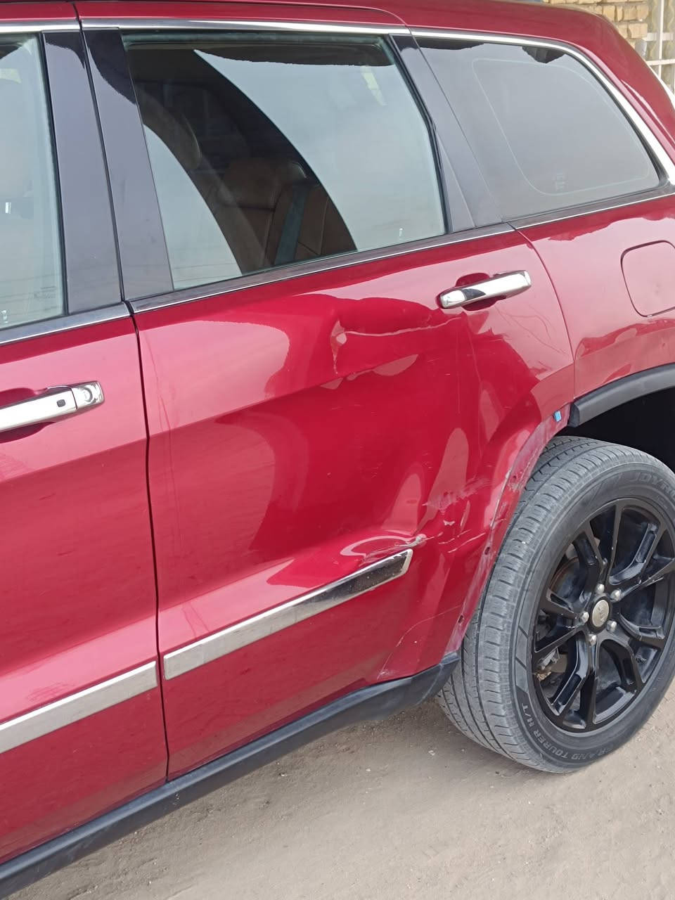 السلام عليكم جيب 2012 خليجي فول مواصفات ماكينه 6 سلندر ماكينه كايمه  العنوان كربلاء سعر 140 وبيها مجال شيء قليل رقم الهاتف ***********
