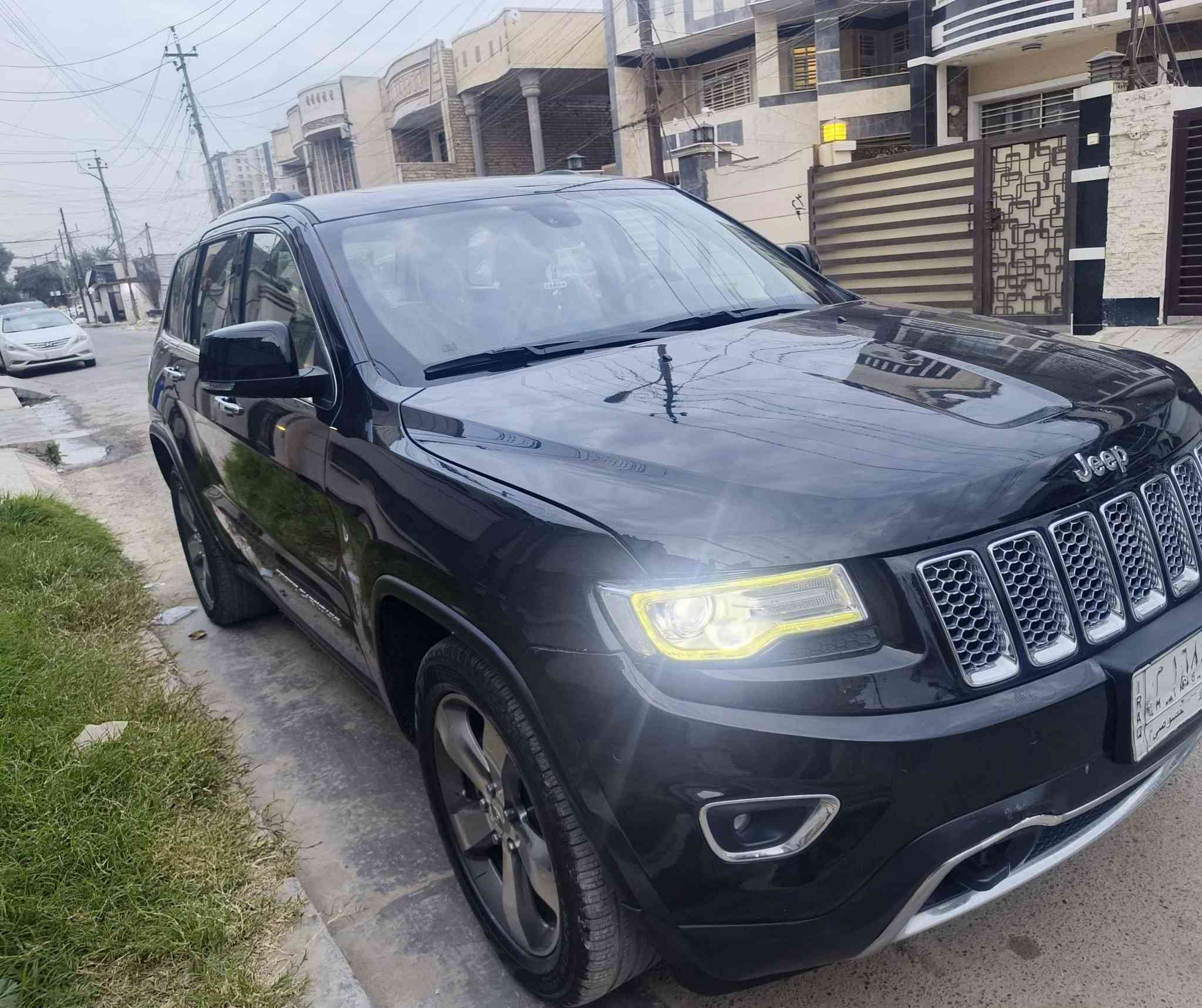 جيب 2015 خليجي  فول لمتد
بارد قليل باب الخلفي و حافة الجاملغ مصلح 

موصفات  

بنوراما 

كشنات جلد

داخل بيجي 

شاشه جبيره

تبريد وتدفئه بالكشنات 

سستم صوت دمام خلفي  

تبريد قطعتين 

وبعد بيها موصفات 

السعر 22$ وبيه مجال

مكان السياره حي الجهاد 

رقم صاحب سيارة ***********
