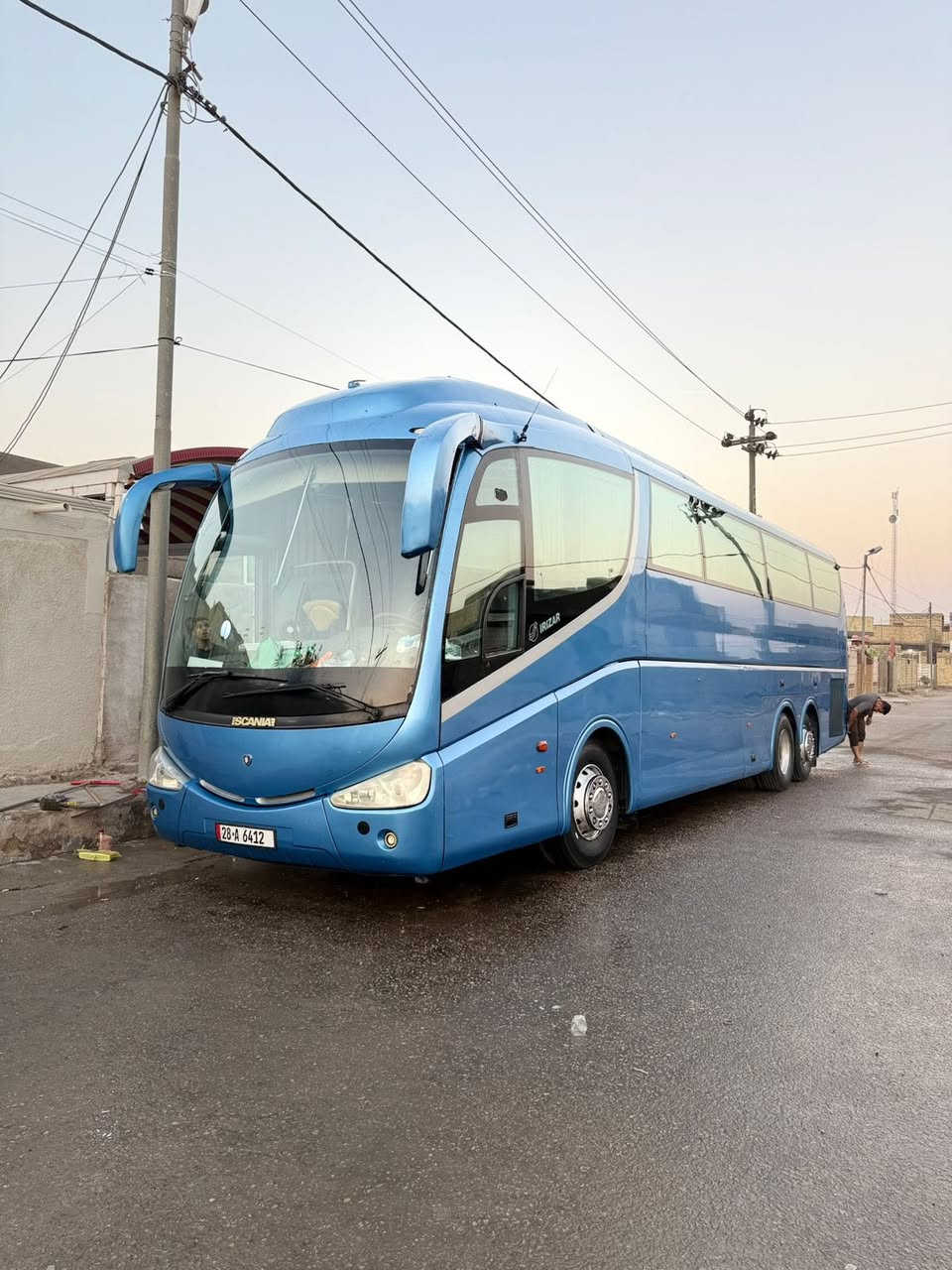 السلام عليكم
تم اعادت النشر بسبب الوعود الكاذبه 

سكانيه اريزر موديل 2001جاهزه من كلشي رقم انكليزي نجف بسمي  54راكب  جاهزه من كولشي شرط 
شرط مداور  
مكان السياره حله ناحية الشوملي الشراي يتصل وبي خير ويدلل اخوان غير متواجد عل فيس اتصال فقط 
السعر  550 ورقه  وبيها مجال قليل 
                                                          موجود مقطع فيديو  
                                             داخل الصور بي داخل السياره 
***********
          ***********
