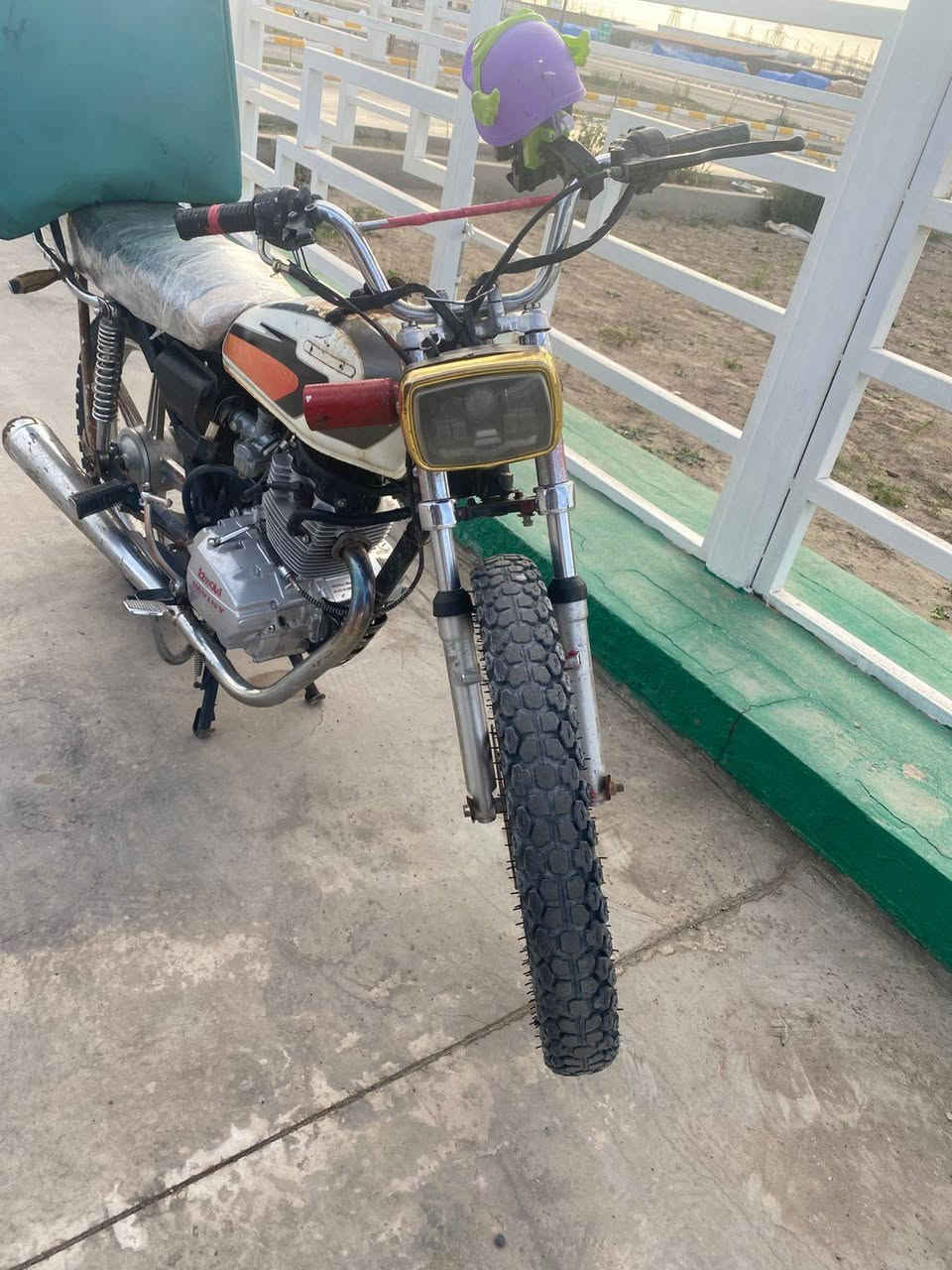 دراجه سيفان محرك نضافه فول والمكينه ناعمه مثل ماشوفون نظافته فول سلف شغال والهندر نكره شرط والدراجه نشطه شلعته تشك الكاع شك ومراوس بماكس حسب القناعه او للبيع سعره 250  الرقم ***********
