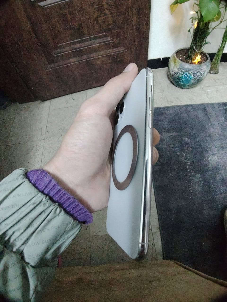 سلام عليكم آيفون 11 برو لون ابيضّ جهاز واتر ما مفتوح نظيف كلش زلغ مابي بطاريه 73 موضوع شحن انسي شي اسمه شحن ذكره 256 مبدل شاشه قطعه اصليه من ابل السعر 230 وبي مجال بسيط ***********
