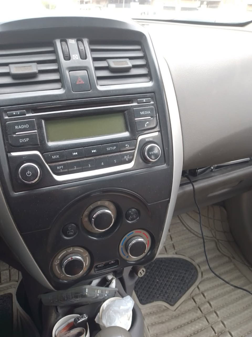 نيسان سني ٢٠٢١ رقم بغداد السيارة خير من الله كير ومكينه وحدادية وتبريد بشرط بيها بارد واضح بالصوره *********** سعر ١١٠$ وبيها مجال
