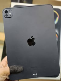 ايباد 11 برو M4 • 256 • بطاريه 99%