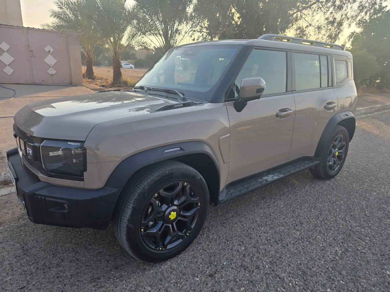 السلام عليكم 
جيتور T2 فئة لكجري 2025 اللون صحراوي داخل زيتوني رقم بغداد بأسمي بيه كم رصعة ممبينات بالبنيد والقمارة السعر 23700 وبيها مجال ماشية السيارة 16 الف مكاني الرمادي 
للأستفسار ***********
