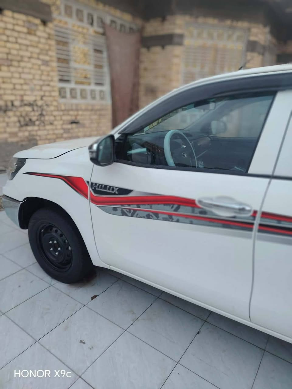 السلام عليكم شباب بيكم مديل 2025 سياره  ماشيه 2000بعدها بلا يلون فحص موقت
تتحول اي محافضا سياره حره مكان ناصريه سوك الشيوخ سعرها 250 وبيها مجال الطيبين رقم راعيها ***********
