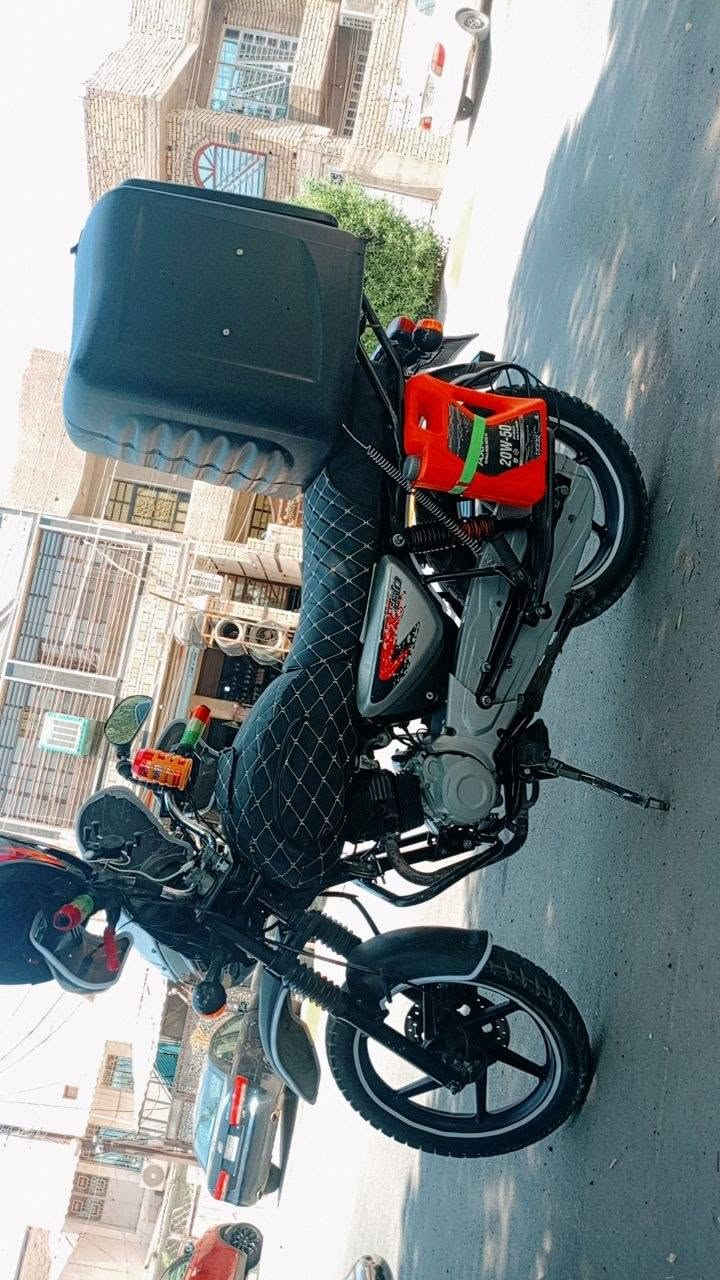سلام عليكم دراجه بوكسر مـ٢١ داخله بـ٢٢ نضيفه كلش دراجه مجفته علا ايد الشركه دهن ليكيمولي كل ١٠ ايام اريد اراوسهه ب ايراني مرقم وتنطي فرق حسب الاتفاق محتاج فلوس يشهد الله مكاني بغداد ***********
