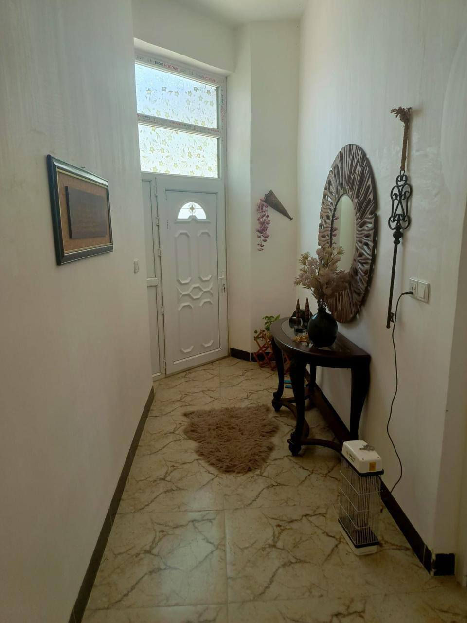 دار للبيع   مساحة ٢١٠  متر   طابو زراعي رسمي سند ٢٥ 
خلف الديوان مباشرة   تبليط ومجاري ومي وكهرباء بلباب 
البيت بناء جديد  وتصميم مهندس  ومرتب درجة أولى 
البيت بعد احلى من الصور  بالترتيب. 
يحتوي على غرفتين نوم مع صاله كبيرة مع استقبال مع مطبخ مع مجمع صحيات مع كراج سيارة مع مناور . 
معروض للبيع وبسعر ٨٨ مليون وبيه مجال قابل للتفاوض 
للإستفسار  ***********
