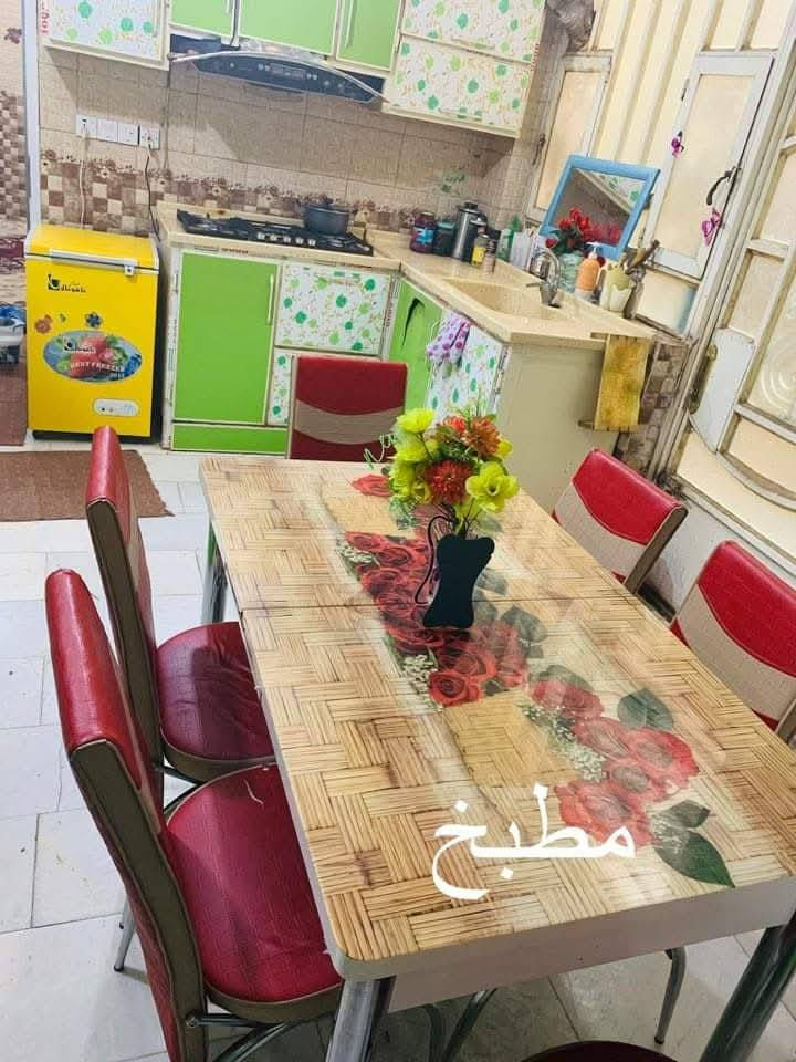 بيت 100 متر طابقين حي المجتبى طابو صرف بناء طابوك مسلح شارع 10 متر خلف أسواق الكفيل ثالث بيت عن الشارع العام للبيع فقط للتفاصيل أكثر الاتصال على الرقم *********** متواجد واتساب
السعر 200 وبي مجال بعد المعاينة مع صاحب الدار
تفاصيل البيت
استقبال صالة مطبخ غرفه صحيات داخليه وخارجية الطابق 2 غرف صاله صحيات سطح جاهز للسكن موضح بالصور
