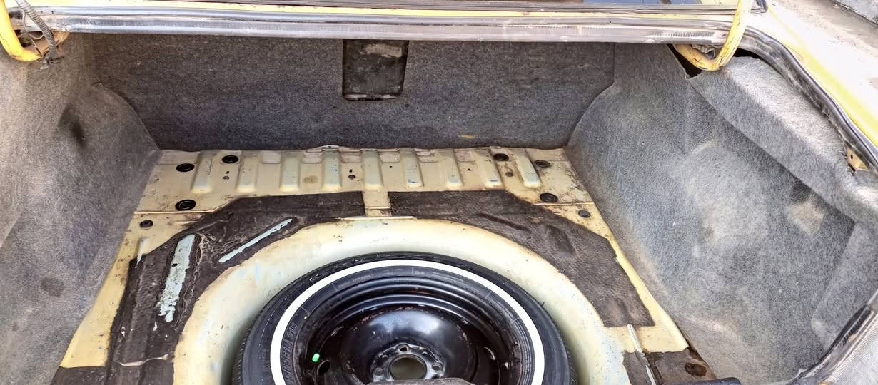 سلام عليكم سيارة سمند للبيع موديل 2012 
كرستال 
رقم بغداد نكليزي بسمي تحويل مباشر هزه جديدة 
مكينه وكير جدد 
صدر ورة وكدام جديد.    تخم تاير خط ابيض جديد 👍👍
سيارة مكفولة عدة باردات بسيطة جداً 🤏🤏
                        السعر 39 
وبيها مجال بسيط العنوان بغداد العبيدي 
الرقم ***********
ملاحظة غير متواجد علاالفيس
