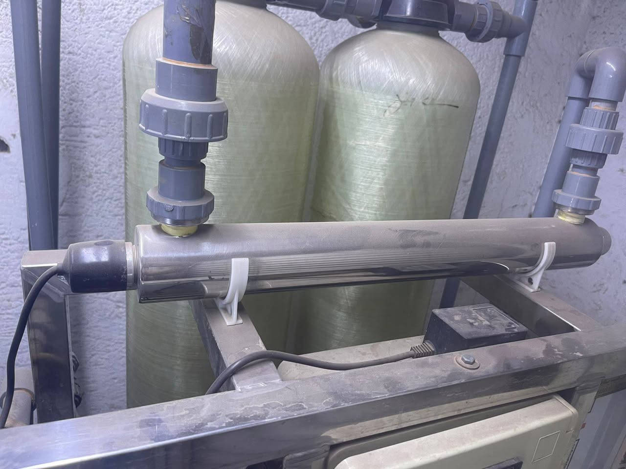 اسباب بسيطة ممكن تؤدي الى مشاكل كثيرة
تم بحمد الله 
صيانة منضومة سعة الف لتر في الساعة 

المنضومة تعاني من كثرة الاطيان ادى الى اتساخ الفلاتر اسرع من المعتاد 
تم معالجة المشكلة من قبل الفريق الفني متمرس 

المعالجة شملت 

تبديل فلاتر الفزل الاول الداخلية مع المواد 

تبديل مواد الفزل الثاني 

غسل الممبرين بماء الحار 

معالجة المشكلة بشكل جذري 

للتواصل 
*********** 

#صيانة_منضومات_الارو
