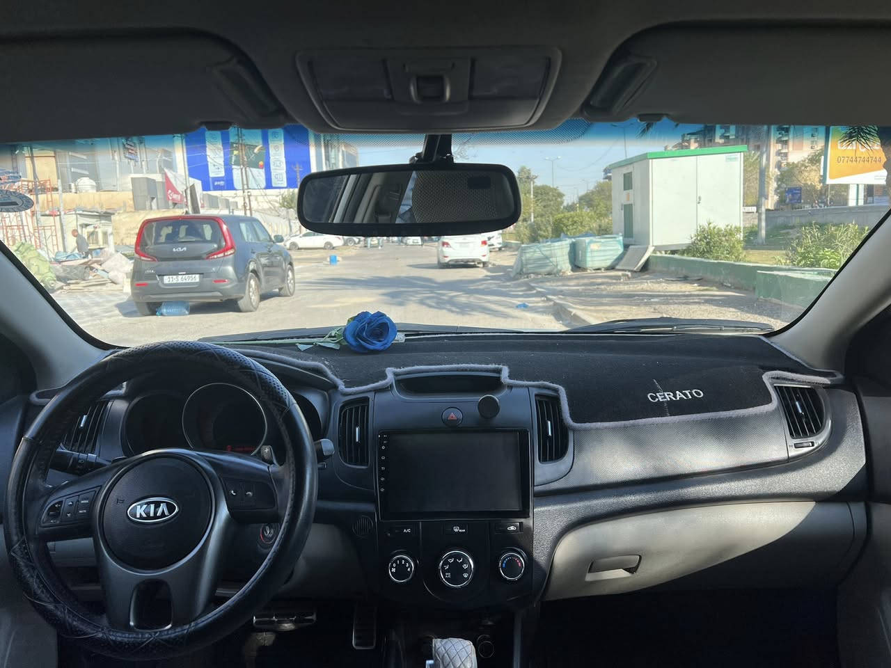 سلام عليكم سيراتو ابيض للبيع
موديل 2013 خليجي 
ماشيه ١٣٥
مواصفاتها 
بيه فتحه 
مكينه 1600 
السيارة باسمي
تحكم ستيرن 
تحكم مري 
كفالة عامه للكير والمكينة والكهربائيات
السيارة فقط تبديل باب خلفي والصندوك بي ضربة ومرجعه عل بارد
السعر 107وبيها مجال
***********
