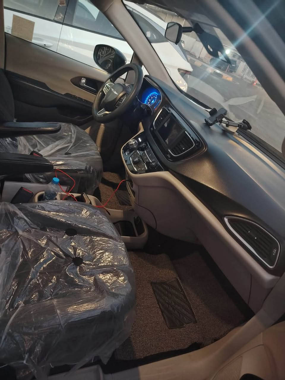 2C4RC1CG3KR533420
‭ ‭***********‬
الشعر 150بيه مجال 

باسفكا فيوجر وارد موديل 2018

حادث جامل تبديل وباب سلايت بدون دواخل اصليات مدلات 
حجم محرك 3600 محرك V6 

بصمة تشغيل 

شاشة وكامرة دوارة

ثلاث قطع تبريد تحكم مركزي

7 راكب 

تشغيل عن بعد

رادار 

سيارة ماشه 100قابله لزياده 

تخم تاير جديد 

رقم بغداد بسمي

‭***********‬

مكان السيارة - نجف
