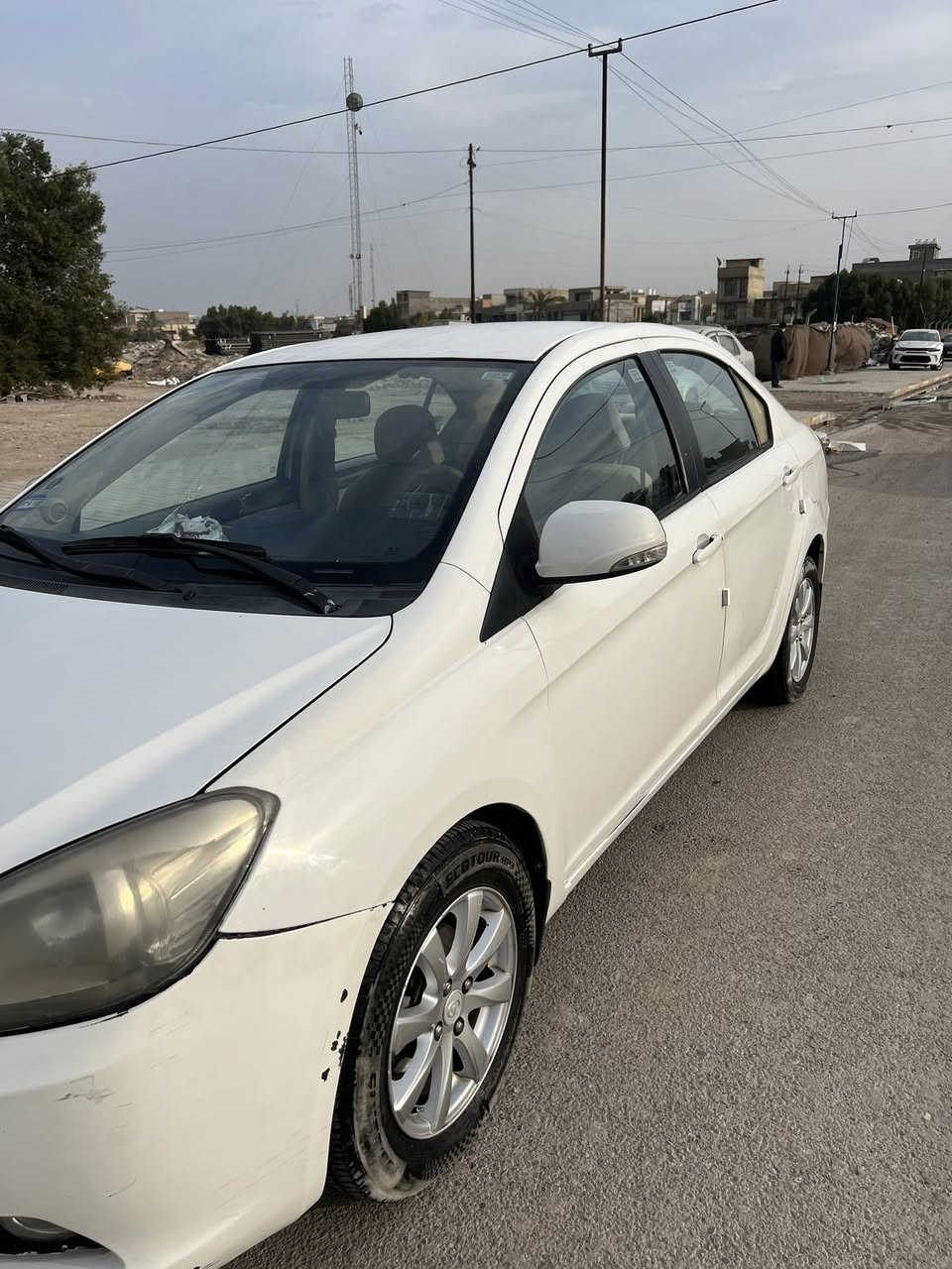 السلام عليكم 
فولكس موديل 2011
رقم بغداد سنويه بأسمي 
السياره مابيها اي نقص تبريد شغال كلش بارد ماشالله لان شديتلها راديتر دبل سره يعني انسى الحماوه 
كير ومحرك مكفولات لا مفتوح ولا تبخير بعدها ع وضع الشركه لان السياره استخدام بيت وشخصي فقط اروح بيها للشغل وارجع 
كشرها بحاله جيده جداً 
كهربائيات كلها شغاله 
صدر قبل 4 اشهر بدلته بعده جديد 
باتري جديد 
الاطارات الامامي جدد والخلفيه نص عمر 
وبيها طخه خفيفه بالباب تقريباً شبر معدله عالبارد 
غير هذا السياره كلشي مابيها كفاله عامه 
سعرها 51 وبيها مجال 
مكاني بغداد 
*********** اي استفسار
