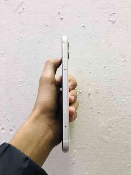 السلام عليكم 

iPhone. 11.  عادي 
الذاكره:- 128❤️‍🔥
البطاريه:- 78 بلاديه🔋
لون:- ابيض 🤍
الجهاز بلادي مامفتوح ولا مصلح وتر بروف 💫
فيس ايدي شغال ✨
الجهاز كوله شغال 🔥
العنوان:- بغداد جميله 🌷
الاتصال:- ***********
السعر:- 260 قفل💎
