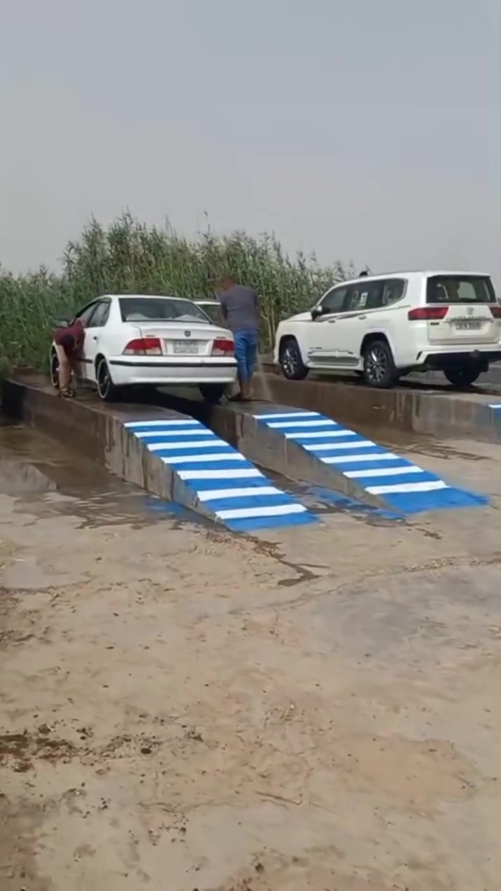 السلام عليكم
للبيع كراج غسل سيارات متكامل ۳ رنبات مع تاروستة هواء حجم كبير
  مع مولد كيا مع ماطور ماء عمودي كهرباء ماء اسالة خطين  
  موقع ممتازة نهاية شارع السبيس مقابل حي الزهور يم السكلات  
  على الشارع العام ساحة كبيرة جدا مع سقيفة مع حوض ماء كونكريت واسع
   لللاستفسار الاتصال على الرقم:***********
