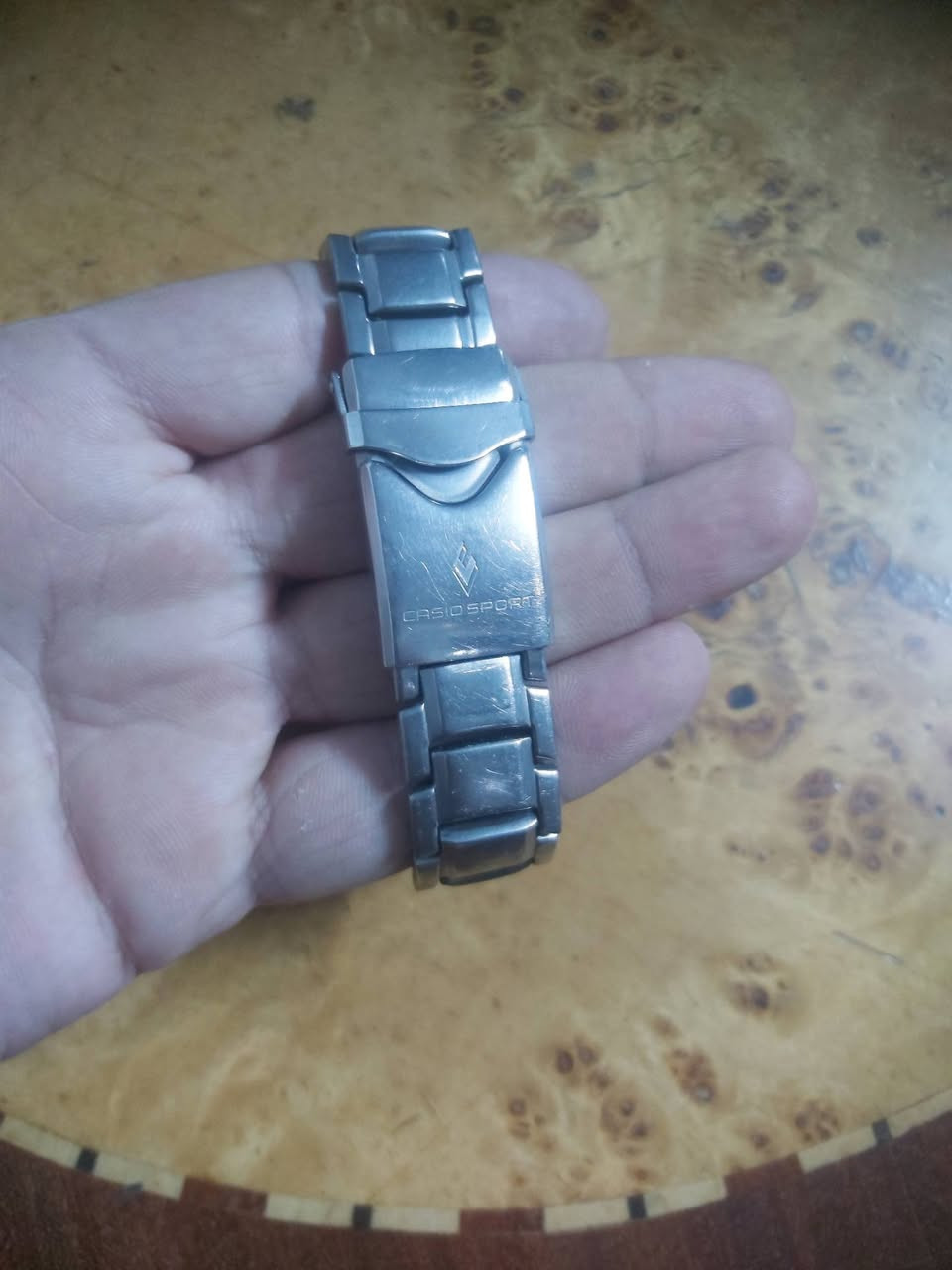 السلام عليكم
ساعه كاسيو بروترك اصلي نضافتها تامه 
               
     هذه ساعة Casio Pro Trek PRG-70T، وهي ساعة رقمية مصممة 
للأنشطه الخارجية وتتميز بسوار من التيتانيوم.
تتضمن الساعة تقنية Triple Sensor لقياس الاتجاه (البوصلة)، والضغط الجوي (البارومتر)، والارتفاع (الألتيمتر)، ودرجة الحرارة.تعتمد على الطاقة الشمسية (Tough Solar) للشحن، مما يلغي الحاجة إلى استبدال البطارية بشكل متكرر.تتميز بمقاومة للماء تصل إلى عمق 100 مترًا (5 ATM).
سعر الساعه 100
يوجد توصيل


**إذا كنت صاحب هذا الإعلان وتريد حذفه لأي سبب، رجاءا أرسل رسالة إلى الدعم الفني**