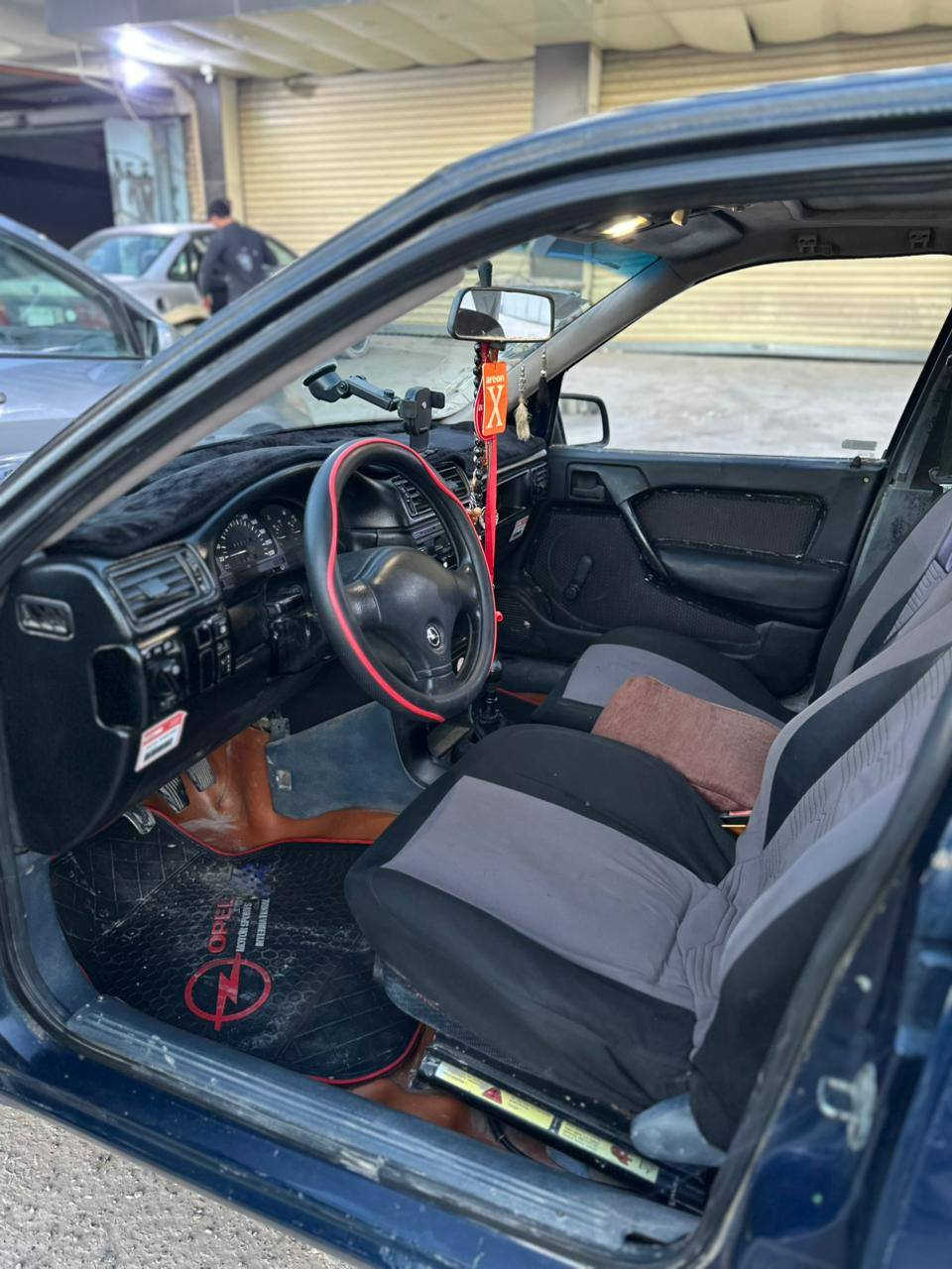 السلام عليكم
فكترا موديل ١٩٩٠ حجم ٢٠ تدفئة شغالة كير ومكينة بشرط مناقصها شي سنوية ل ٢٠٢٩ شرط التحويل سعر ٣٥ وبيها مجال مكان السيارة سامراء ( *********** )
