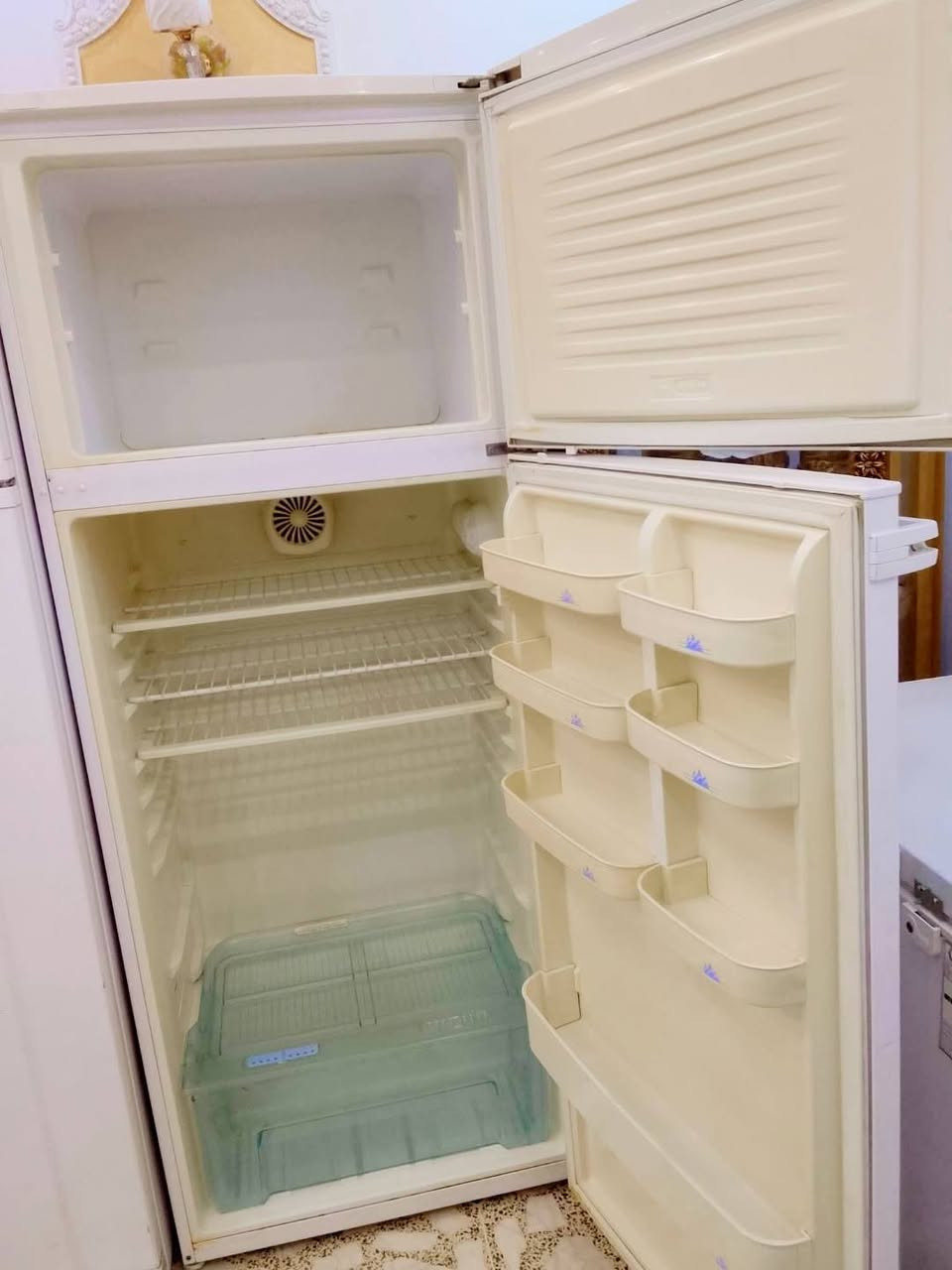 ثلاجه نظيفه كلش وتجميد خير من الله حجم 20 اي نقص مابيه عنوان بغداد الاستفسار ع ***********او صفحه
