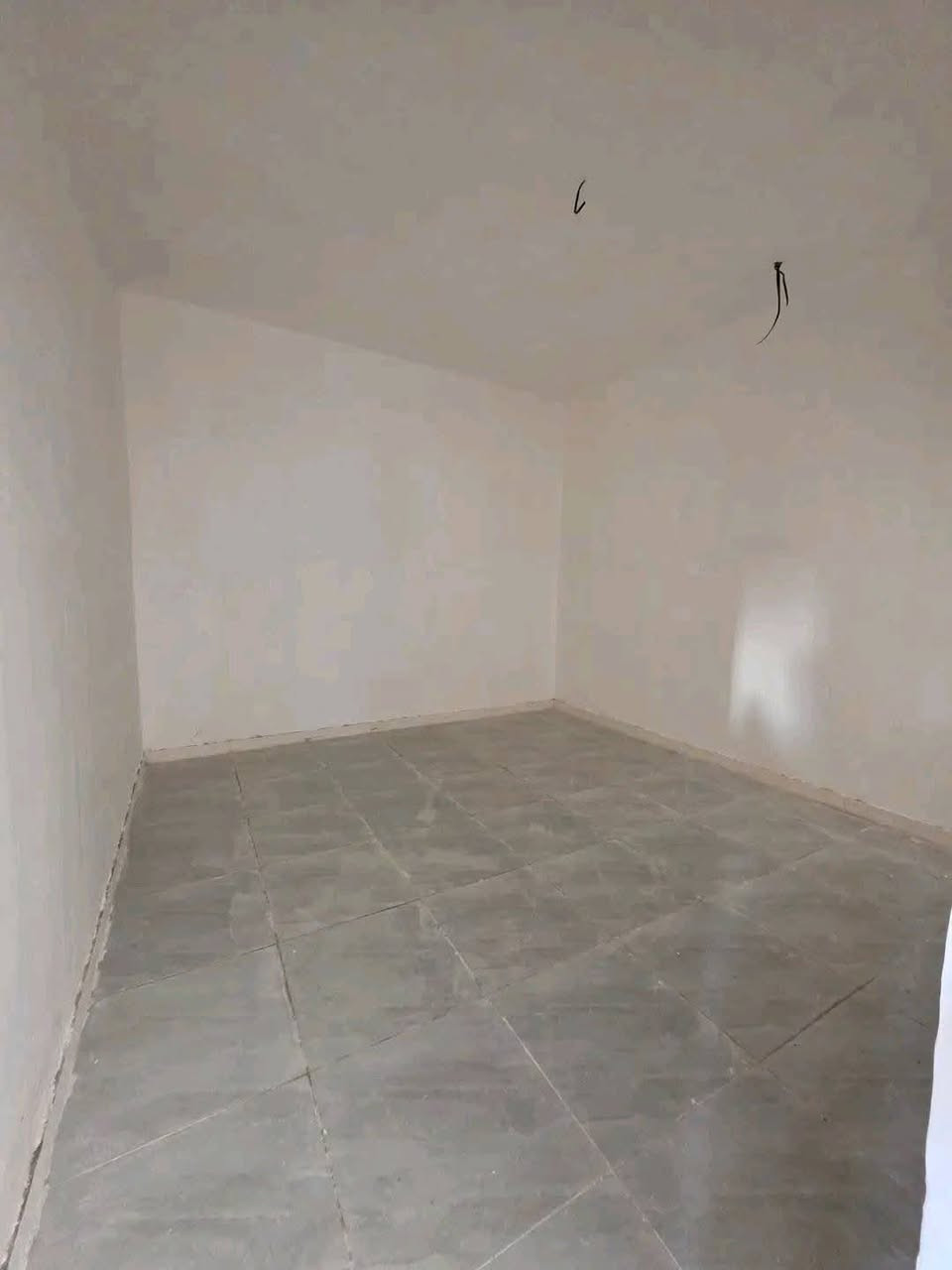 اعلان.....
بيت للبيع بحي الاعلام مساحه 150متر ركن زراعي اقرار محكمة 

يحتوي على غرفتين وصاله ومطبخ وبراني وصحيات خارجيه وداخليه 

السعر 42 مع المجال

بيت بناء جديد مامسكون 

للاستفسار اتصال على الرقم 
***********
***********
مكتب الساعي للعقارات 

العنوان سايدين حي الشرطه مقابيل أسواق الريتاج 🏢
