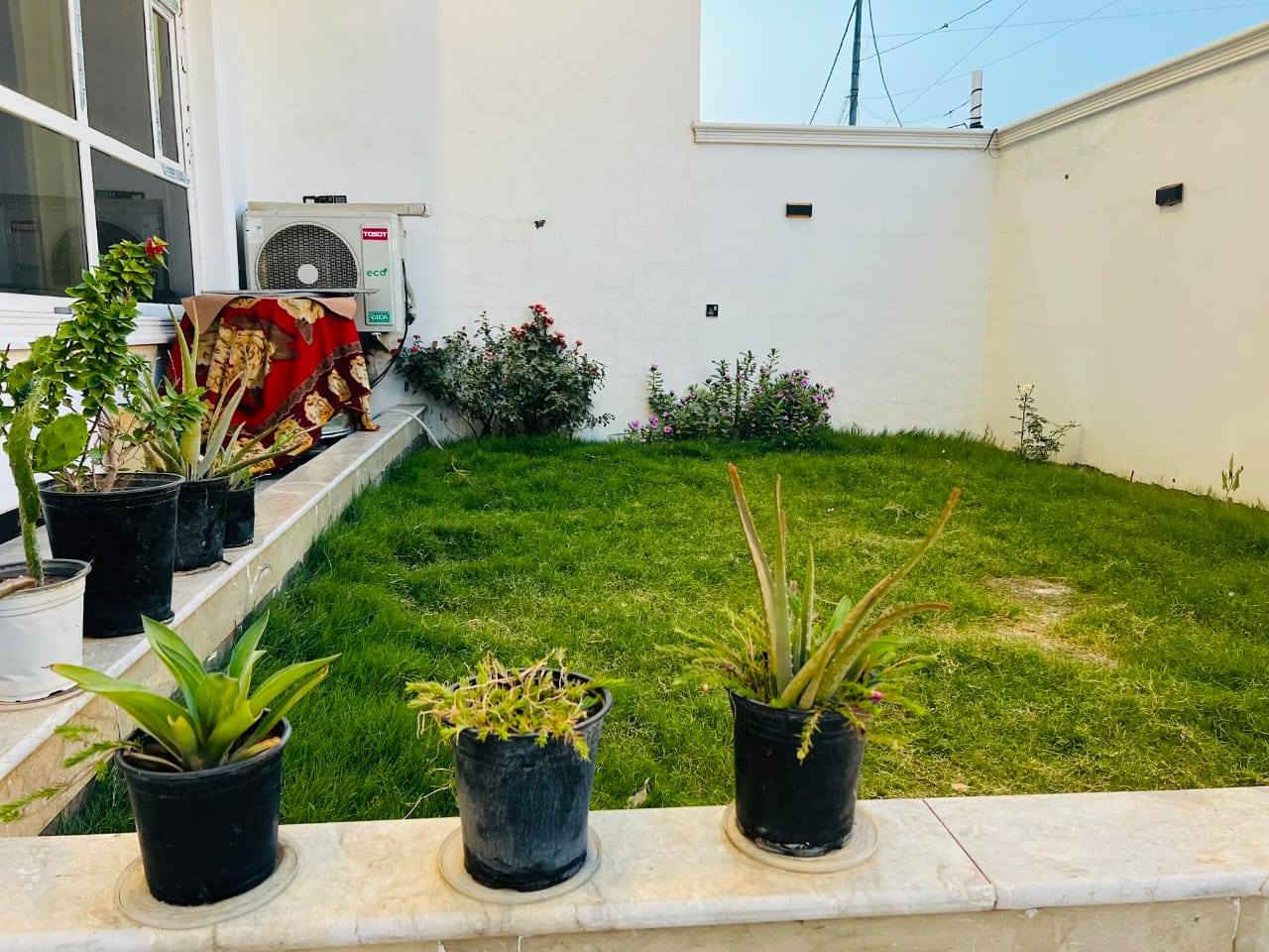 السلام عليكم دار للبيع

طابو زراعي سند ٢٥

مساحه ٢٤٠ متر ركن

واجهه ١٠ متر بناء حديث

يتكون دار من طابقين

٤ غرف نوم وصاله عدد٢

وهول عدد٢

ومجمع صحيات عدد ٣

وكراج سياره وحديقه

العنوان / شارع ٦٠ الفرع

مقــــــابل المدهش يبعد

عن شارع العام ٥٠٠ متر

***********
***********
او مراجعة مكتبنا شارع ٤٠ فرع حلويات السمؤال مقابل مدرسة الاعتماد
