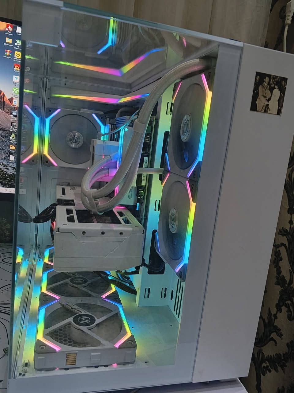سلام عليكم
9070xt 16 Gb SAPPHIRE 
R7 9700X BOX 
B650M AORUS ELITE ICE 
RAM 32GB 6000 OLOy Blade 5 RGB Performance
 Cooler DARKFLASH DV240s
Computer box TH285 ATX
cable Asiahores Hydrus 24bn+8bn 
fans Lian Li UNI FAN SL120 V2 ×6 
M.2 1T gin 3 
Power 850 GOLD
جميع كراتين ال قطع موجودة + هاي ال فتحة بل كيس من ورة + استعمال قليل اقل لل 6 أشهر


**إذا كنت صاحب هذا الإعلان وتريد حذفه لأي سبب، رجاءا أرسل رسالة إلى الدعم الفني**