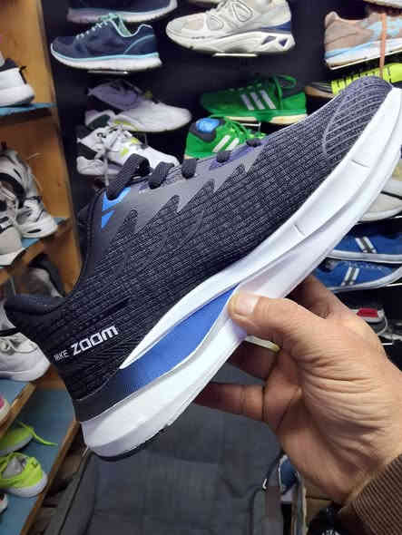 قطعه نايك زوم تخبل خفيفه كلش راقيه لون راقي حديث
القياس..45
طول القدم..28سم
المنشأ..ڤيتنامي
السعر ..فقط 35الف فقط 35الف
توجد خدمة توصيل كل المحافظات 
للحجز راسلنا واتس اب وماسنجر عله الرقم ***********ابو حيدر
