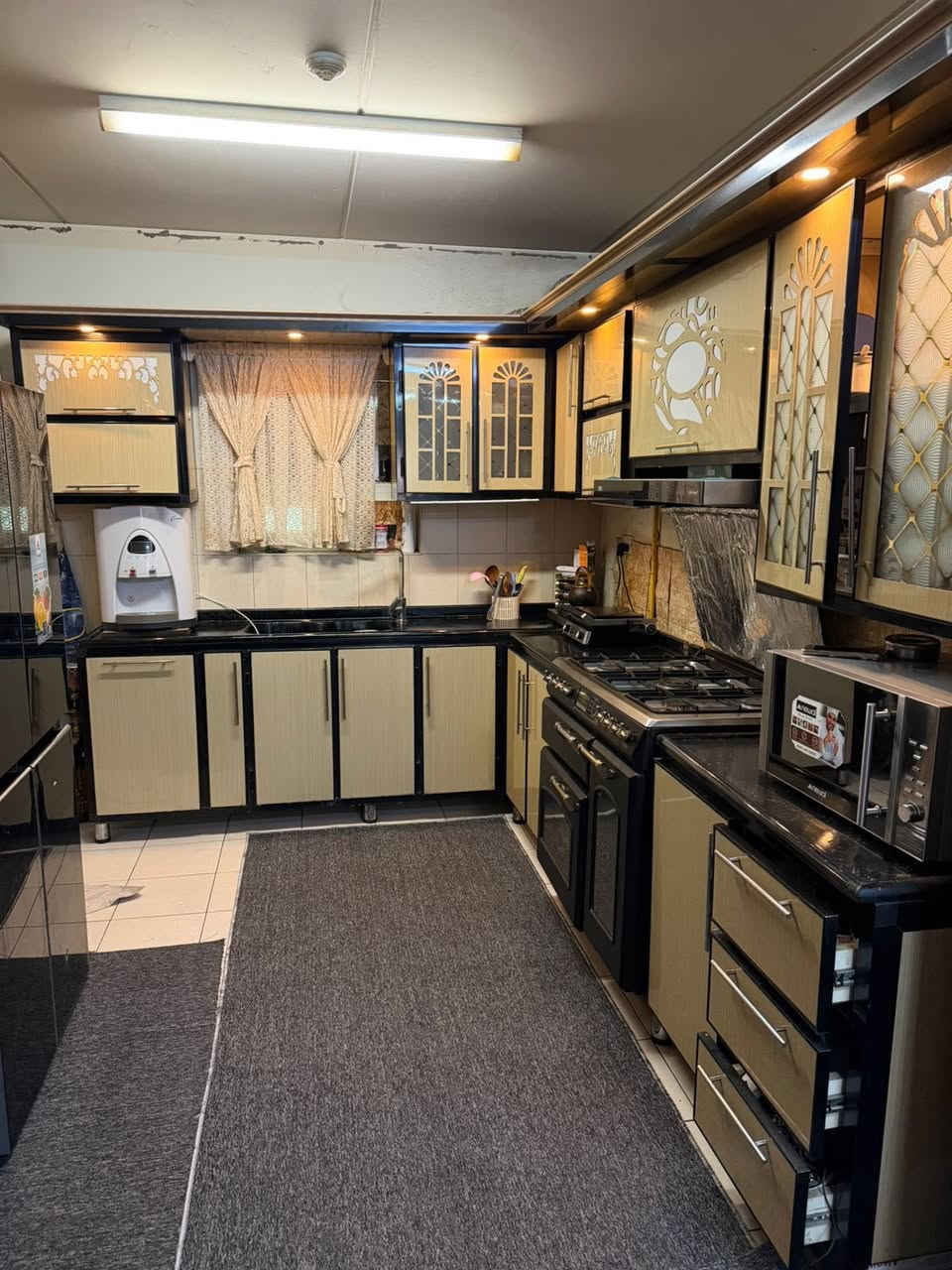 كاونتر للبيع ١٠٠غربي


**إذا كنت صاحب هذا الإعلان وتريد حذفه لأي سبب، رجاءا أرسل رسالة إلى الدعم الفني**