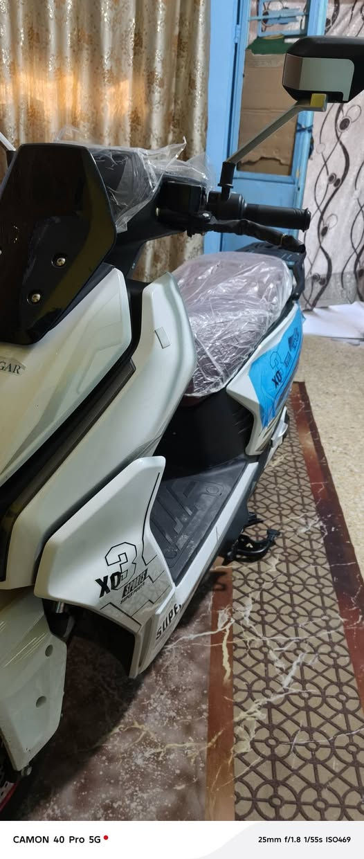 سلام عليكم
دراجة كهربائية ((دولفين )) 
مستعملة فقط ٤ ايام جديدة ٪ مئة بالمئة 
المدى كل شحنة ٨٥ كيلو السرعة الإجمالية ٩٠ 
فول مواصفات مع إجراءات الحماية 
ضمان من الشركة الي اني اشتريته منهم سنة كاملة 
وهذا رقم هاتفي ***********
