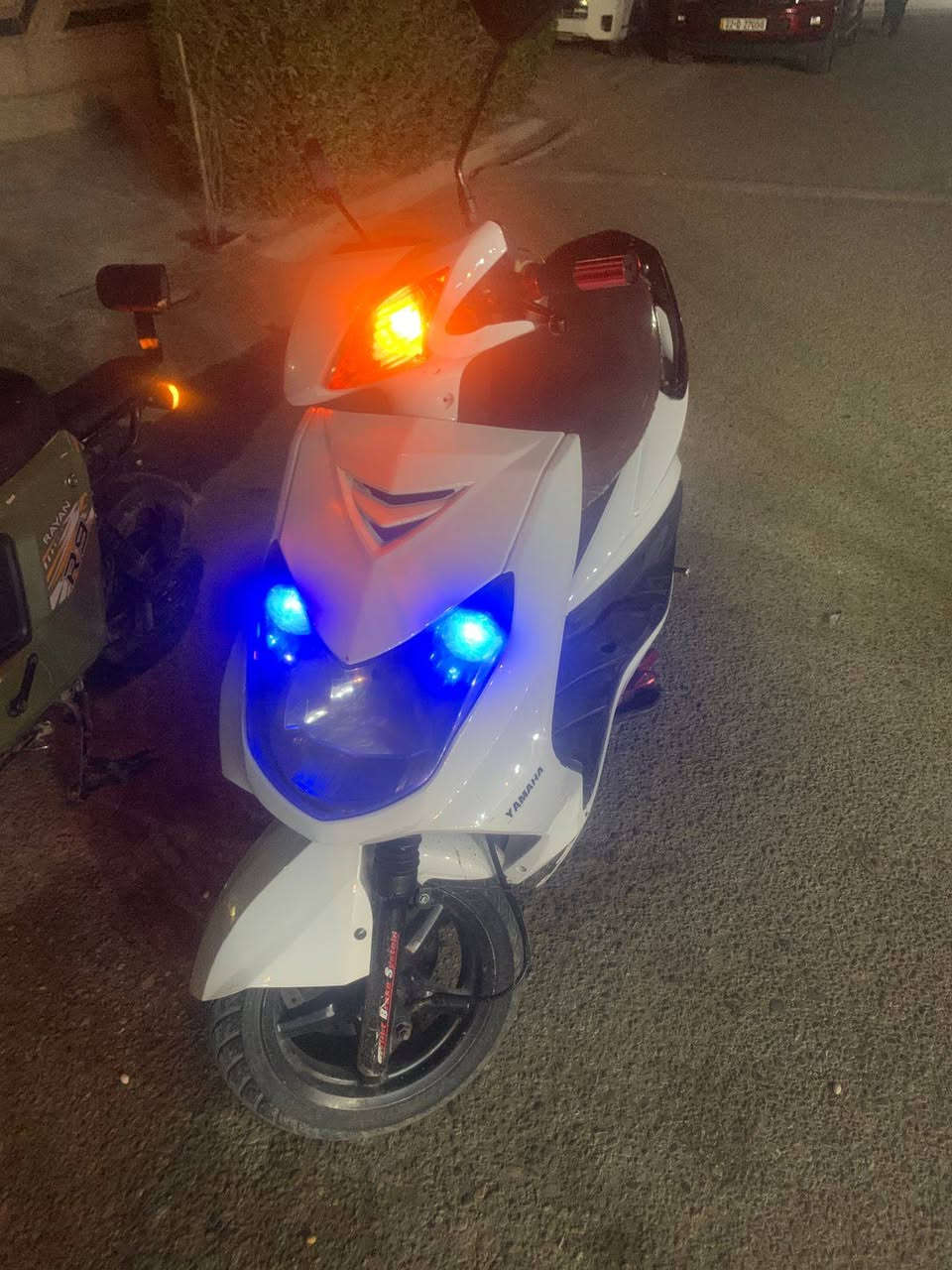 السلام عليكم سكنس فحل للبيع كامله الدراجه بيها نقوصات بسيطه الدراجه بيها تزويد مثل ماموضح يدات سكليتر فريندو ويدات بريك قلاب اصلي وفراك بريك توبو وخرز ار جي اس وسلف توبو سبع الوان الدراجه كلجاتها تعبانه وبيها شلعه حلوه ومعدل حلو الدشبول شغال بس يراد ربط هندر سلف شغال السعر ٧٠٠ وبيها مجال رحمه لوالديكم بس الشراي يدخل خاص رقمي *********** مكاني دوره الدراجه بالصور وصخه لو اغسلها تخبل تصير بس مابيه حيل
