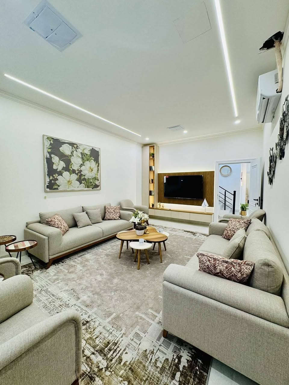 خانو بۆفرۆشتن/پرۆژەی هیواستی 🌷

 بــەنـقـدی  دەفـرۆشــین/بەشێوەی
 نەقد  پـەلـەبکەو لـەدەسـتێ خـــــۆتی دەرمـــاکــە
زۆنـــــی خـاوامان لایــە زۆنـێ سـعری مان لایـە کــریـــــــاران
فول مواسەفات 160مەتر پەلـەبـکەو فەریای کــــــــــــەوە

نرخی زۆر گونجاوە

*********** پـــــــــــاشـــــــــــــا👉
