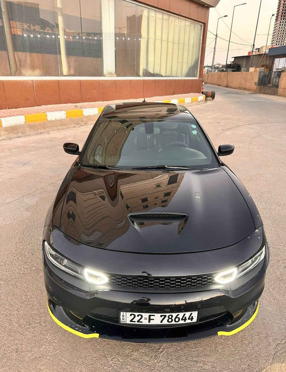 للبيع - سياره كلش نظيفه ومداريها جارجر جيتي (GT)  بلاص 2020🇺🇸 - 110,000km

*********** - *********** 
فقط واتس اب

GT - SUPER TRACK PAK نسخة 
‎السياره قوه حصانية اكبر من باقي الفئات ال 6 سلندر

السياره موقعها بأربيل 

‎ضررها
‎جاملغ سايق شويه تعديل جاملغ خلفي شبر صبغ صار يمي 

 
‎بدون ايرباك بدون دواخل بدون لغد بشرط 

‎محرك 3600 (V6) تنفس طبيعي  

‎اي مصرف متحتاج 

‎المواصفات :🇺🇸
‎⛓️* نسخة  GT pluse - SUPER TRACK PAK.

‎فتحه سقف سلات ..
‎* نقطة عمياء .
‎* دشبول جلد . 
‎*بصمة تشغيل مع بصمة ابواب  
‎تشغيل عن بعد * 
‎* كشافات الضباب زنون . 
‎* حساسات خلفية.
‎* شاشه كبيرة مع نظام ملاحة نفكيشن GPS .
‎* الشاشة مع اوپشنات SRT . 
‎* سستم صوت الپاين .
‎* ويل قياس 20 انج . 
‎* مقاعد حضن نصف جلد وقماش . 
‎* مقاعد أمامية كهربائية عدد 2 . 
‎* ذاكرة لحفظ وضعيات الجلوس (ميموري) . 
‎* تشغيل عن بعد . 
‎* ستيرن كهربائي . 
‎* تدفئة ستيرن . 
‎* محدد سرعة . 
‎* تلفون بلوتوث . 
‎* كاميرا خلفية .
‎* مرايا متحسسة للاضاءة العالية .
‎* كير شفتر بالستيرن . 

***********

سياره سعرها 260$ وبالمعامله نوصل سعر نهائي أربيل, العراق
