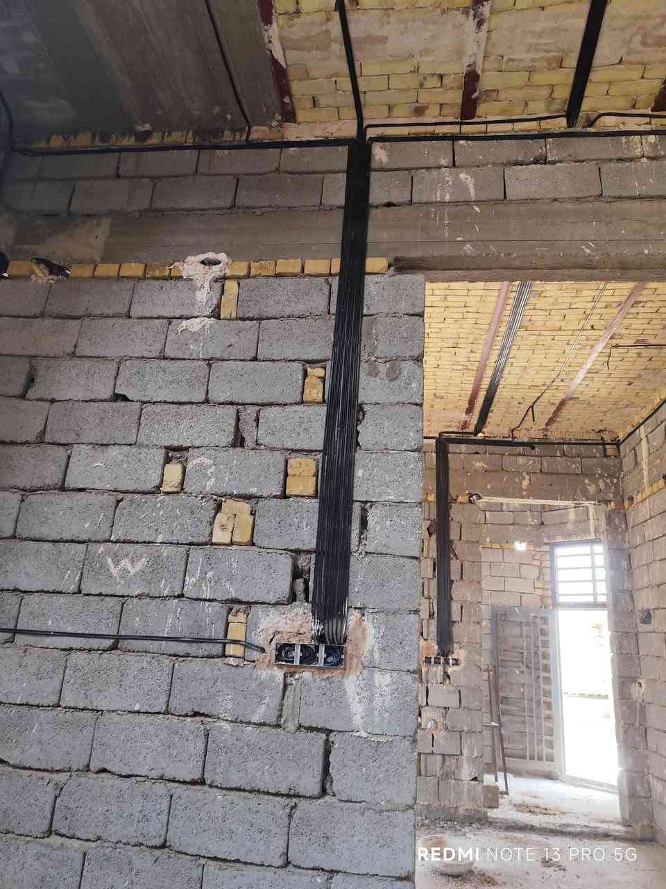 ا
السلام عليكم نشرت فديو لتأسيس سمنز البارحه مو شغلي للمعلومه شغل احدد الكهربائيين الي يكول واحد عراق وكتبت عليه ب الف ونص تفاجأت ولا واحد قدم نصيحه بالتعاليق او انتقد العمل لكن شوفو شكد نقاد علئ هذا شغلي وفلاسفه راح يتمالقون هذه نموذج بسيط كلش من عملي بالسيمنز لان مااحب اصور السيمنز نهائيا نادرا مااصوره 
تحياتي الكم
انور سهل الكهربائي
ذي قار قلعه سكر للعمل كافه المحافضات عمل بوردات السيطرة تاسيس سمنز بوري ترانك كيبل منازل شقق سكنيه
***********
