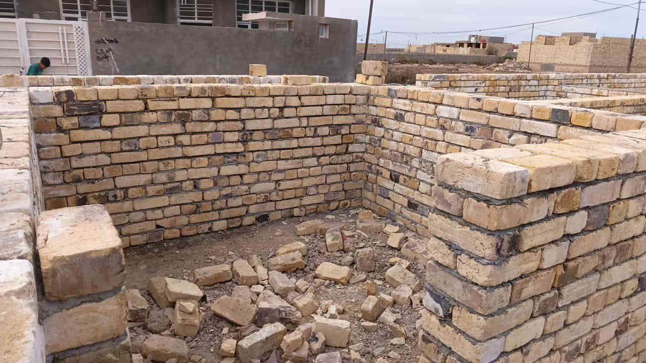 السلام عليكم عندي نص هيكل للبيع كوت منطقه الحكيم الدبيه 200 م زراعي الهيكل مرقمة من البلدية صاير ركن ماء والكهرباء وصل للمنطقة رقم تلفون   ***********
