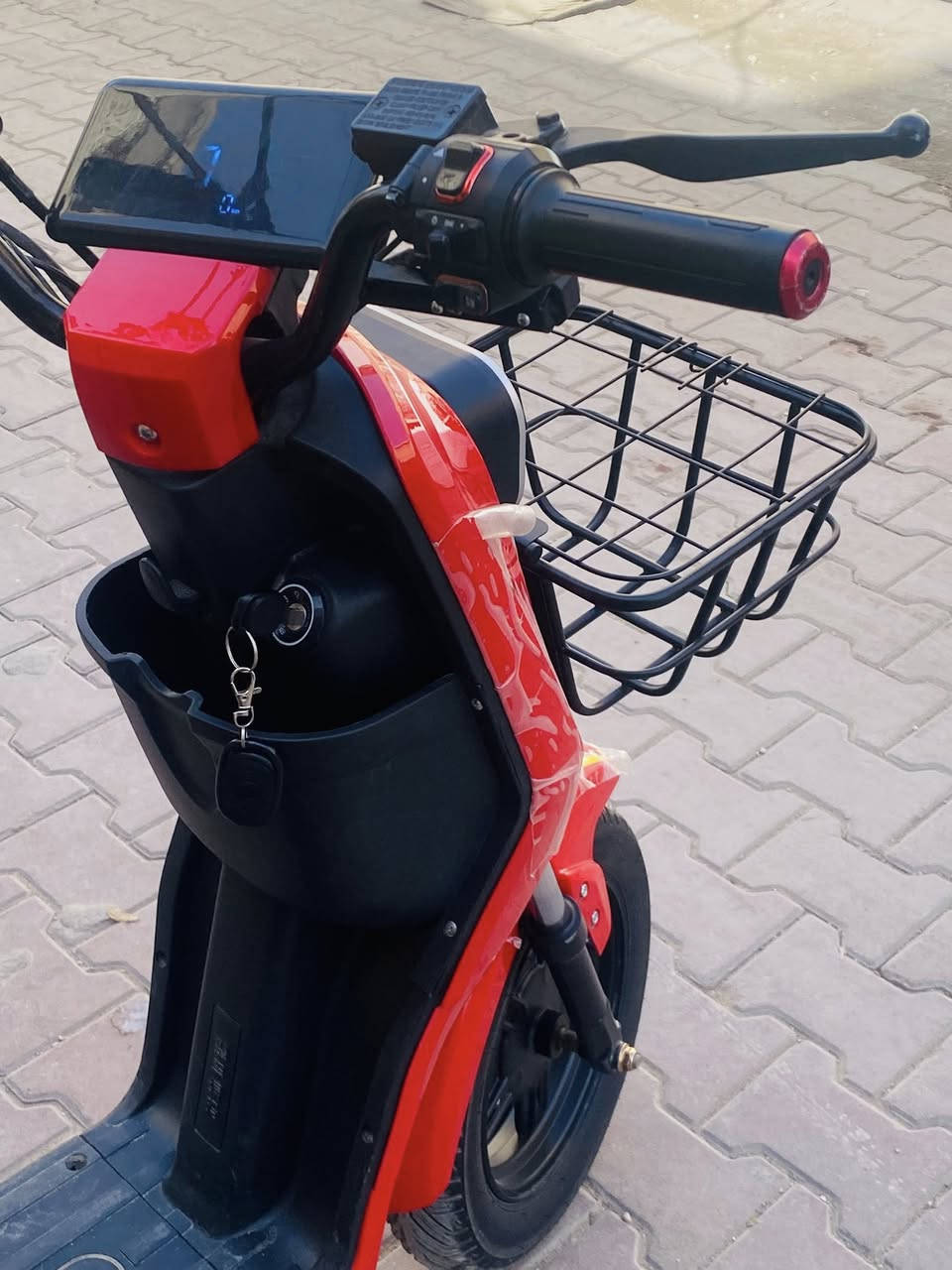 دراجه شحن R8 فول مواصفات حساسات 4 كير بگ بلوتوث  موديل 2025 مكاني كربلاء باب طويريج ***********
