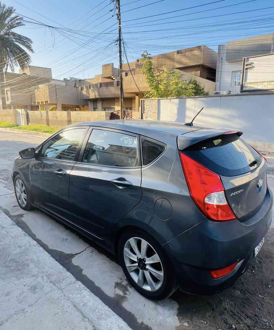 يالله
هيونداي اكسنت 2013
حجم المحرك ccm1600
رقم بغداد انكليزي   
بيها صبغ بنيد وباب  
بدون اي دواخل 
شواصي لغود كله سليم 
تبريد ثلج 
صدر جيد 
محرك كير مكفول 
رقم وهزه وسنويه كله جديد 
السعر 83بسيط جدا 

مكاني بغداد الغزاليه
***********
