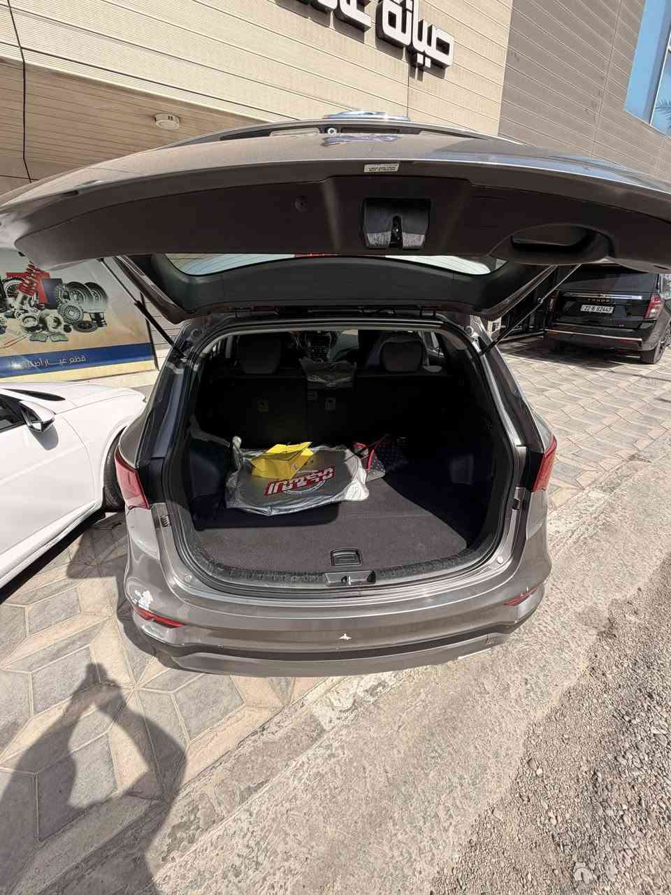 للبيع سنتافيا Fe Sport
التفاصيل المواصفات:
• الموديل: 2017.
• المحرك: 4 سلندر، حجم 2400 (اقتصادي وعملي).
• المسافة المقطوعة: 59 ألف ميل فقط (ممشى حقيقي وقليل).
• الوارد: أمريكي (ضرر بسيط جداً: دعامية وخشم البنيد فقط، وباقي السيارة ).
افحص سونار وتدلل 
ملاحظات البدي:
• السيارة استخدام شخصي وعناية تامة.
• توجد بعض الملاحظات البسيطة بالدعامية الخلفية (موضحة للأمانة).
كير ومكينة خير من الله
السعر المطللوب:
💰 16,000$ (شدة و60 ورقة) وبيه مجال طيب للشراي المباشر.. "تجي وتشوف وتدلل".
📍 المكان: بغداد - الكرادة.
للتواصل والاستفسار:
[ضع رقم هاتفك هنا] 📞


**إذا كنت صاحب هذا الإعلان وتريد حذفه لأي سبب، رجاءا أرسل رسالة إلى الدعم الفني**