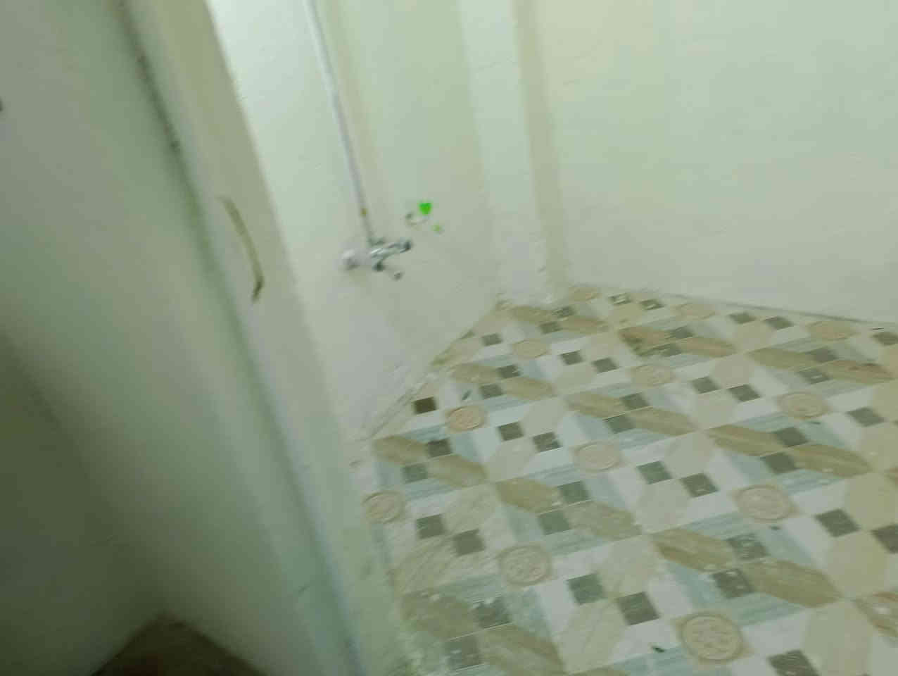 متوفر الان #بيت #للايجار  قرب الجدارية قرب التانكي
مساحته 300 متر يحتوي على غرفة وصالة و استقبال معزول وصحيات  ارضية بورسلاين  مرتب كلش البيت ونظيف

ايجاره 250 ويحتوي على سخانات 2 وماطور

للاستفسار اكثر اتصال او واتساب ***********

او مراجعة مكتب السند للعقار في حي الجزائر شارع المطاعم مقابل مدارس التفوق
