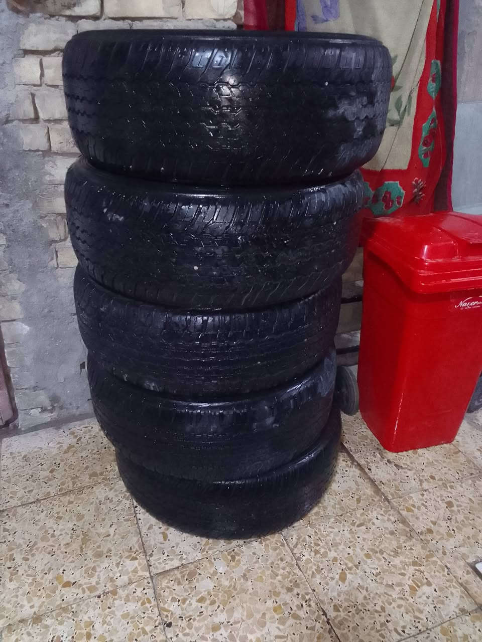 عدد5 تايرات قياس 18 /60/285 مال جكسارة بمناسبة قدوم  العيد الي يريدهم سعرهم  75 الف بغداد مدينة الصدر الاورفلي ***********
