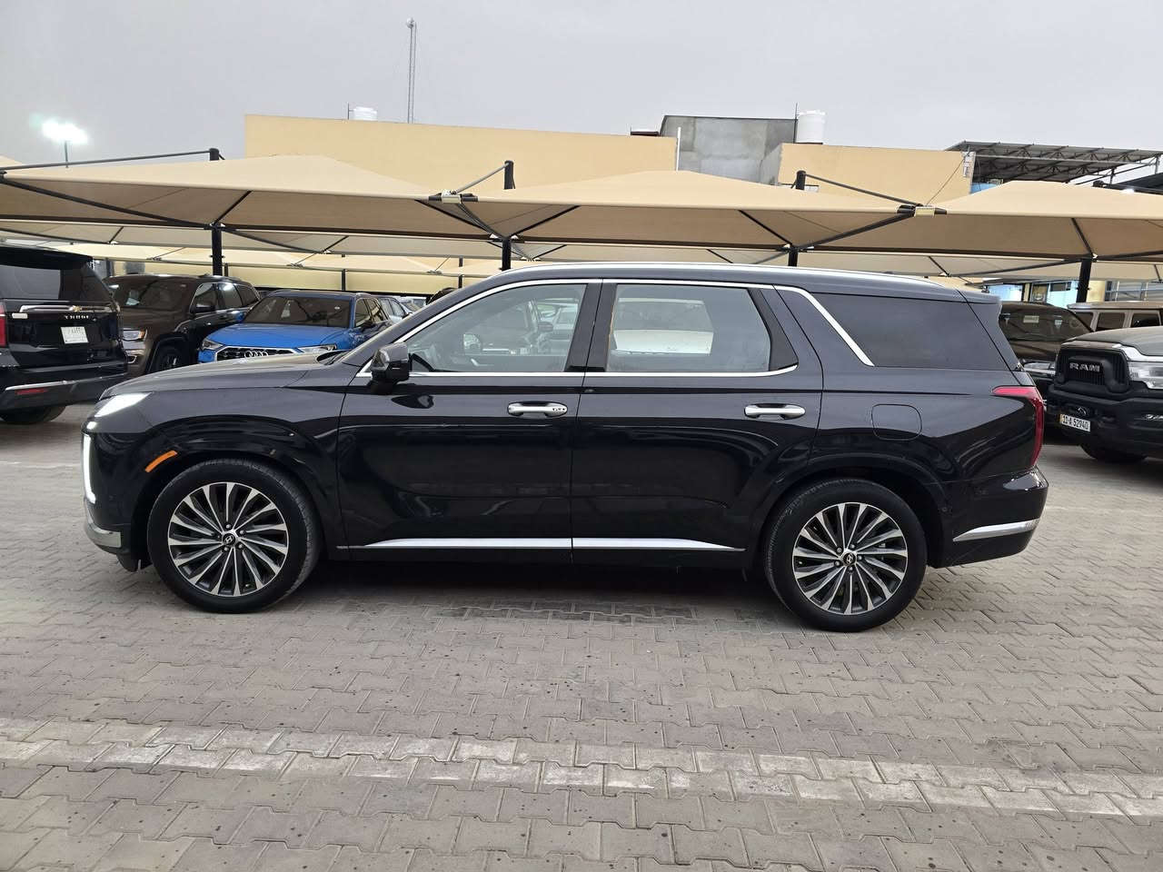Hyundai palisade calligraphy 2023
السلام عليكم 
باليسايد ٢٠٢٣ كالكرافي 
ماشيه ٢٨
بدون رقم 
حادثها جاملغ + بنيد بدون داخل فقط تبديل 
بدون ايرباك بدون ايرباك 
كالكرافي بعد مواصفاتها معروفه 
فتحتين سقف
كنتاره 
٥ كامرات 
رادارات ٣٦٠ .........
تترقم جميع المحافظات 
مكان السياره كربلاء 
السعر 270 وبيها مجال 
***********
