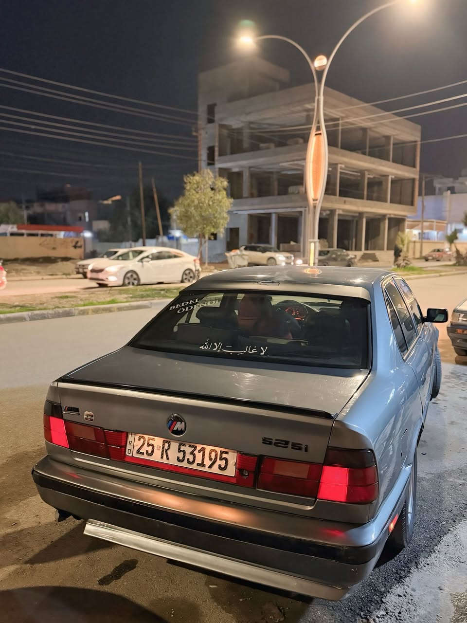 بي ام 535i موديل 1990
مكينه بومة 528 دبل ديجتال 
مكينه وكير وحدادية شرط 
انطيك السياره روح وين ما يعجبك سيارة مشالله حيل نشطة كير اوتوماتيك 
سيارة مصروف عليه ميحتاجله ايشي اضرب سلف وروح فكرك صافي
سيارة بسمي سنوية تخلص 2030 
تحويل ثاني يوم
بطاقه بانزين موجود
***********
