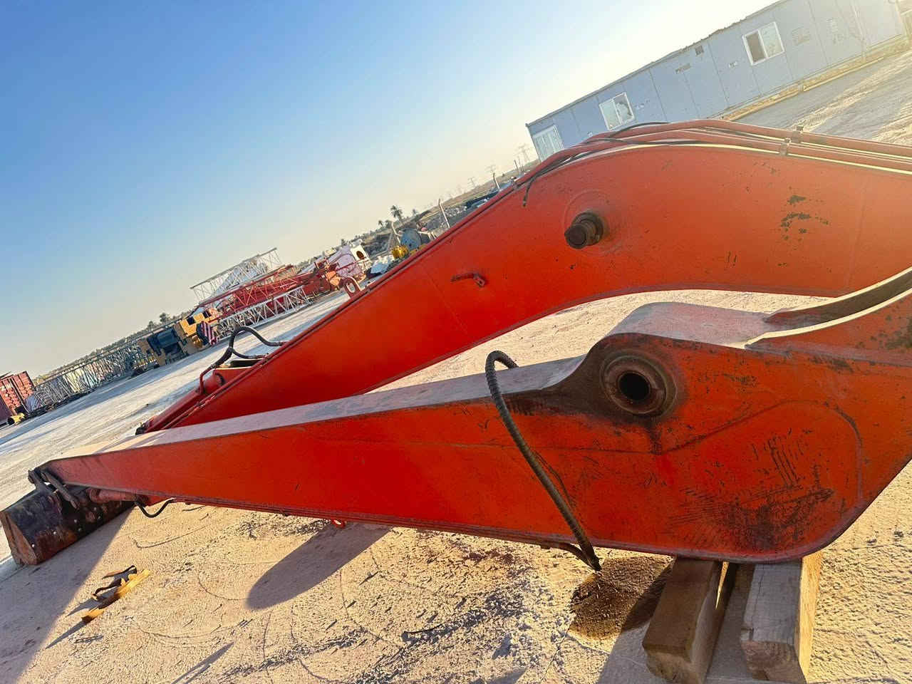 السلام عليكم للبيع  ذراع طويل العدد اثني مكفول كفاله عامه حداديه جديده الاتصال على الرقم ***********
***********
