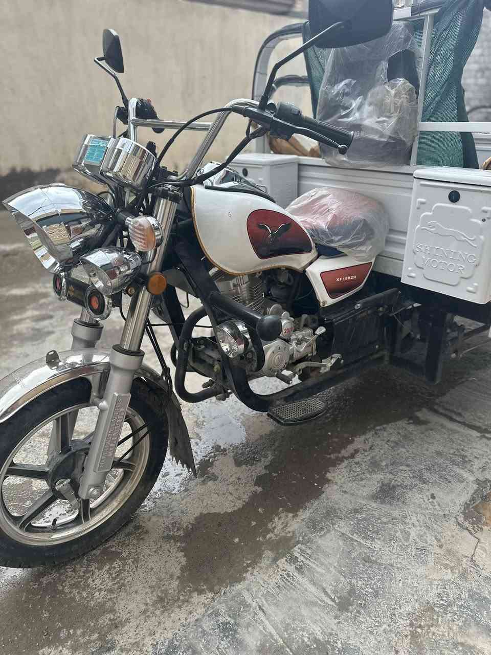 السلام عليكم ،، كما موضح بالصور ، ستوتة موديل 23 ماشيه شي بسيط كلش نظافه فول مرقمه سنويه بأسمي وتحويل ثاني يوم ، للاستفسار ***********
